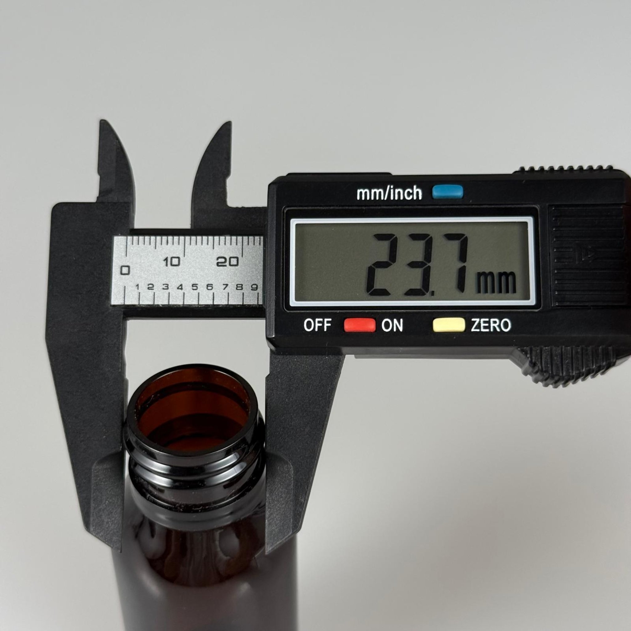 50 CC AMBER SERT MODEL PET ŞİŞE KAPAKSIZ (24 AĞIZ) - 50 ML KAHVERENGİ PLASTİK ŞİŞE