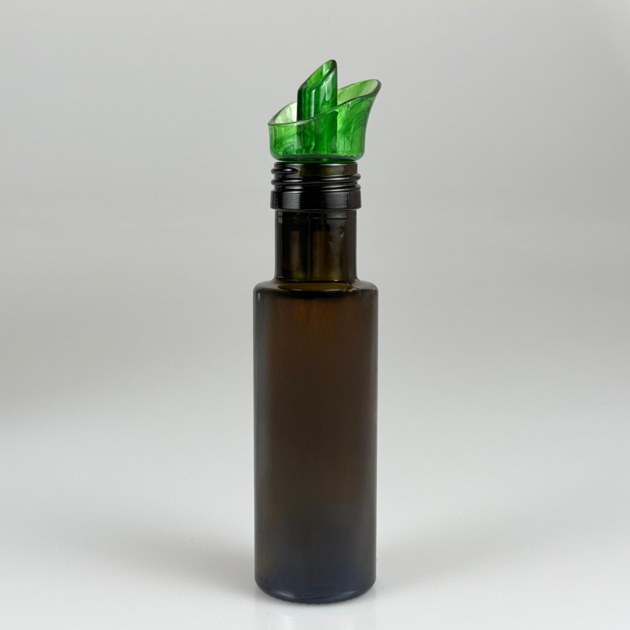 100 CC DORİKA CAM ŞİŞE KOYU YEŞİL (31 MM AĞIZ) - AKITICI AÇIK YEŞİL YAĞDANLIK TIPALI - 100 ML SİLİNDİR DORİCA YAĞ VE SOS ŞİŞELERİ