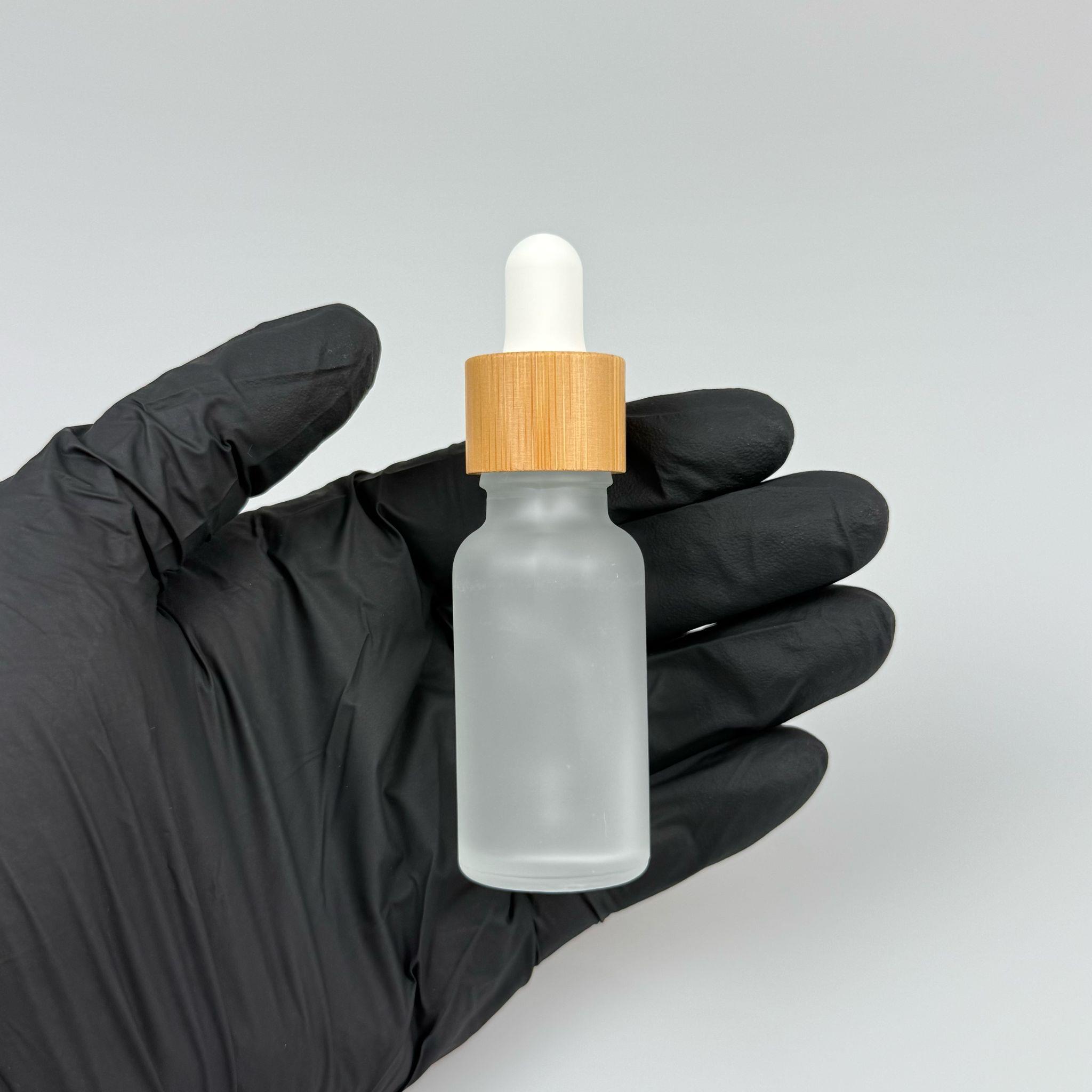 20 CC BUZLU CAM DAMLALIKLI ŞİŞE - BEYAZ EMZİK - BAMBU AHŞAP KAPAK - 20 ML BAMBU KAPAKLI CAM DAMLALIKLI ŞİŞE