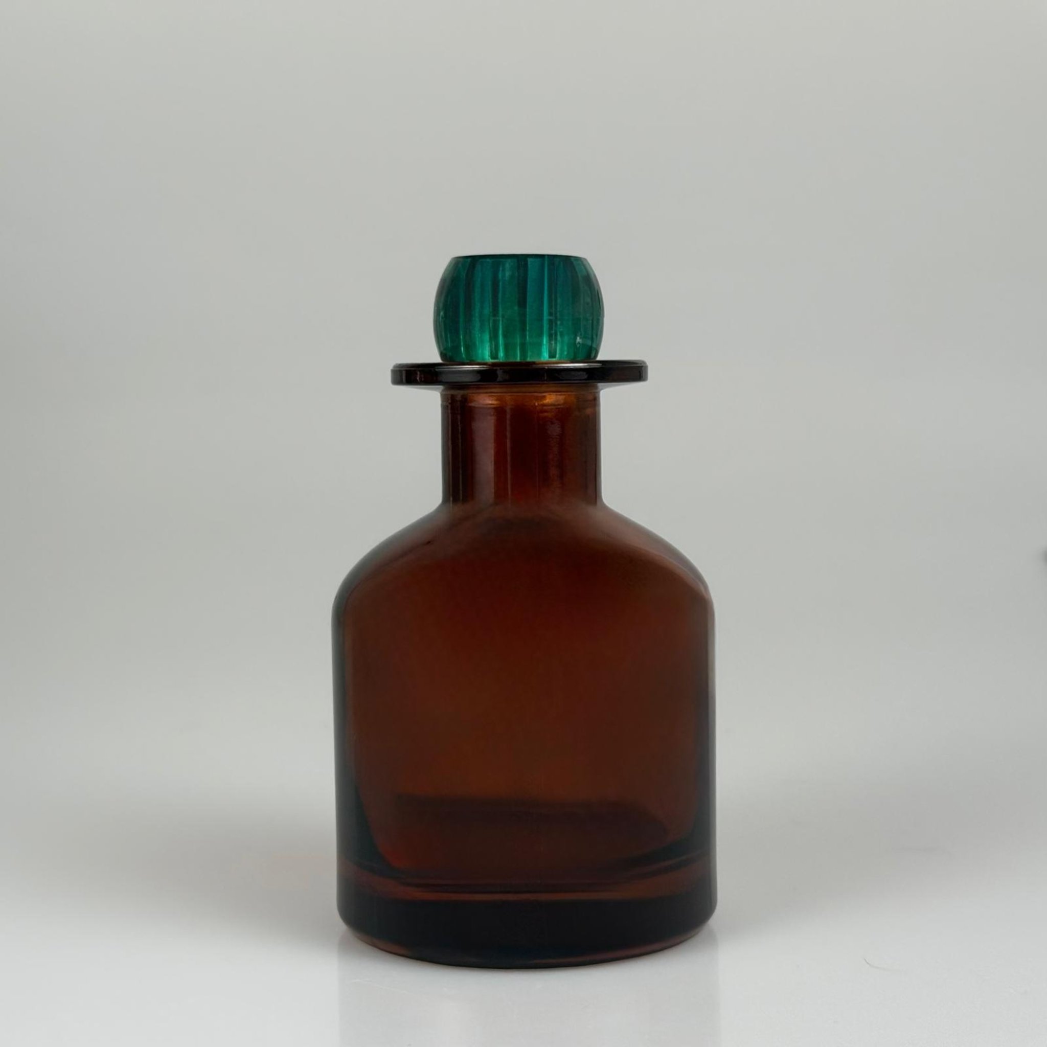 150 CC AMBER LÜX SİLİNDİR CAM ŞİŞE + YEŞİL MANTAR TIPA - 150 ML TIPALI CAM ŞİŞE