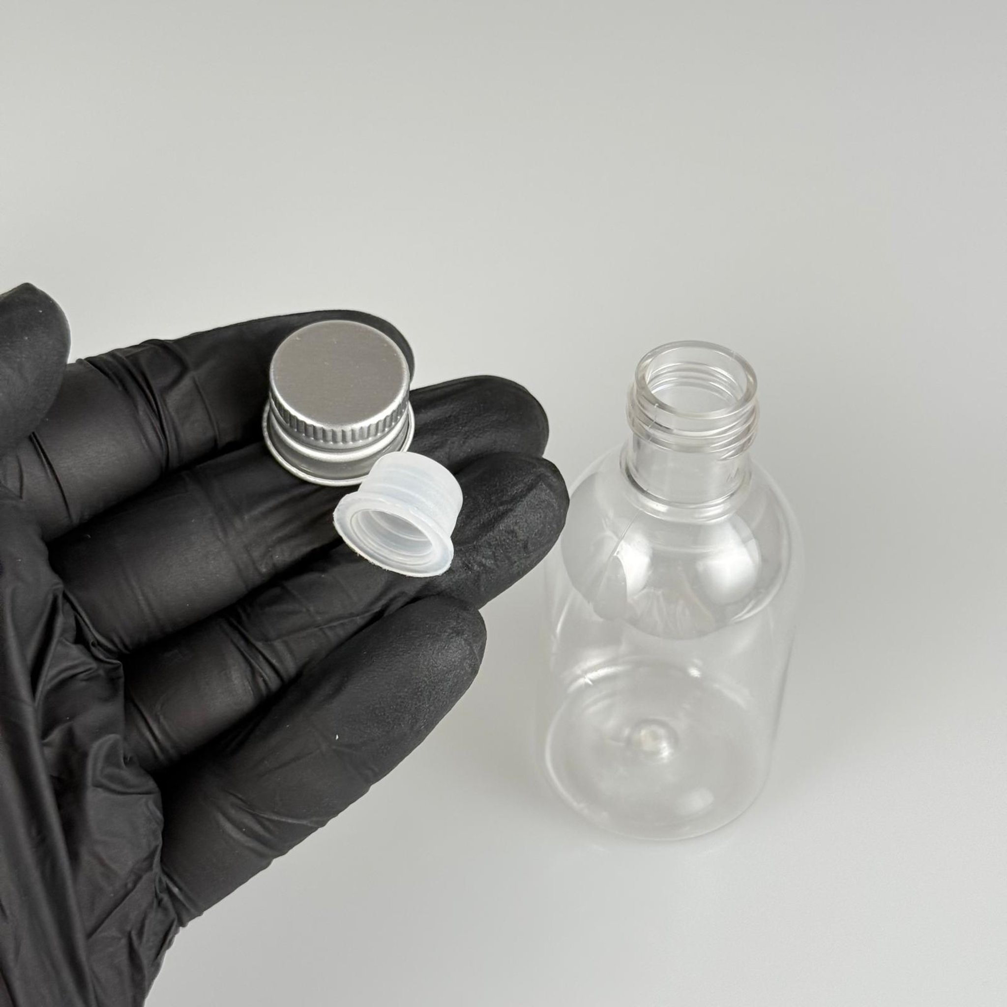 50  CC BUKLET PET ŞİŞE + KÖPÜK CONTALI GÜMÜŞ ALÜMİNYUM METAL KAPAKLI + KÖR TIPALI TAKIM - 50 ML PLASTİK ŞİŞE