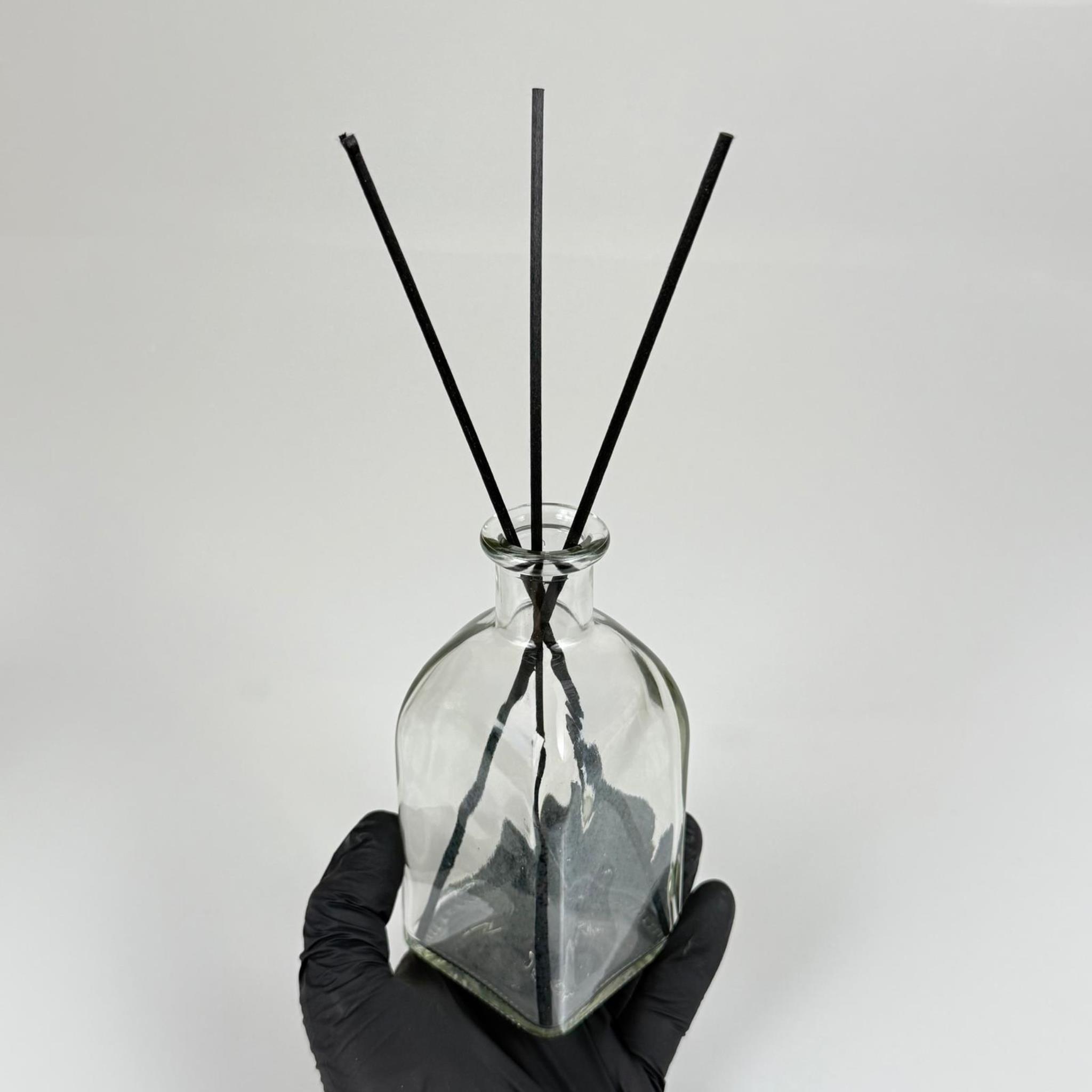 250 CC KARE FRASK MODEL CAM BAMBU ODA KOKUSU ŞİŞESİ - 250 ML ÇUBUKLU KÖŞELİ BAMBU ODA KOKUSU ŞİŞESİ - DİFÜZÖR ŞİŞE- CAM ŞİŞE + GÜMÜŞ TIPA + 3 ADET FİBER SİYAH BAMBU ÇUBUK