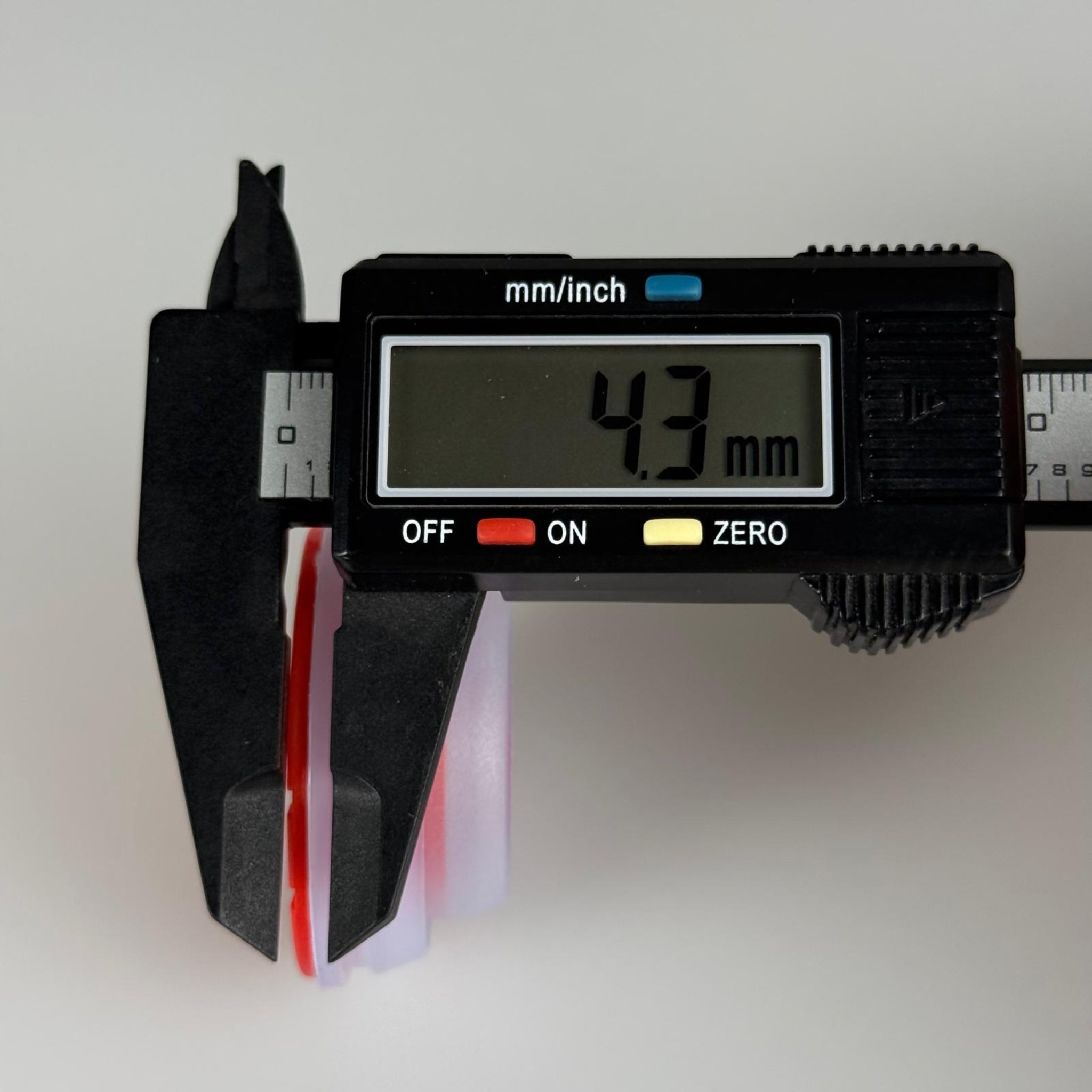 42 MM P2 K CL NATÜREL KIRMIZI BERİCAP  (SOLVENT VE TİNER TENEKESİ İÇİN) - TENEKE İÇİN PLASTİK KAPAK - YEDEK KİMYASAL TENEKE KAPAĞI - Çakma Metal TENEKE Kapağı