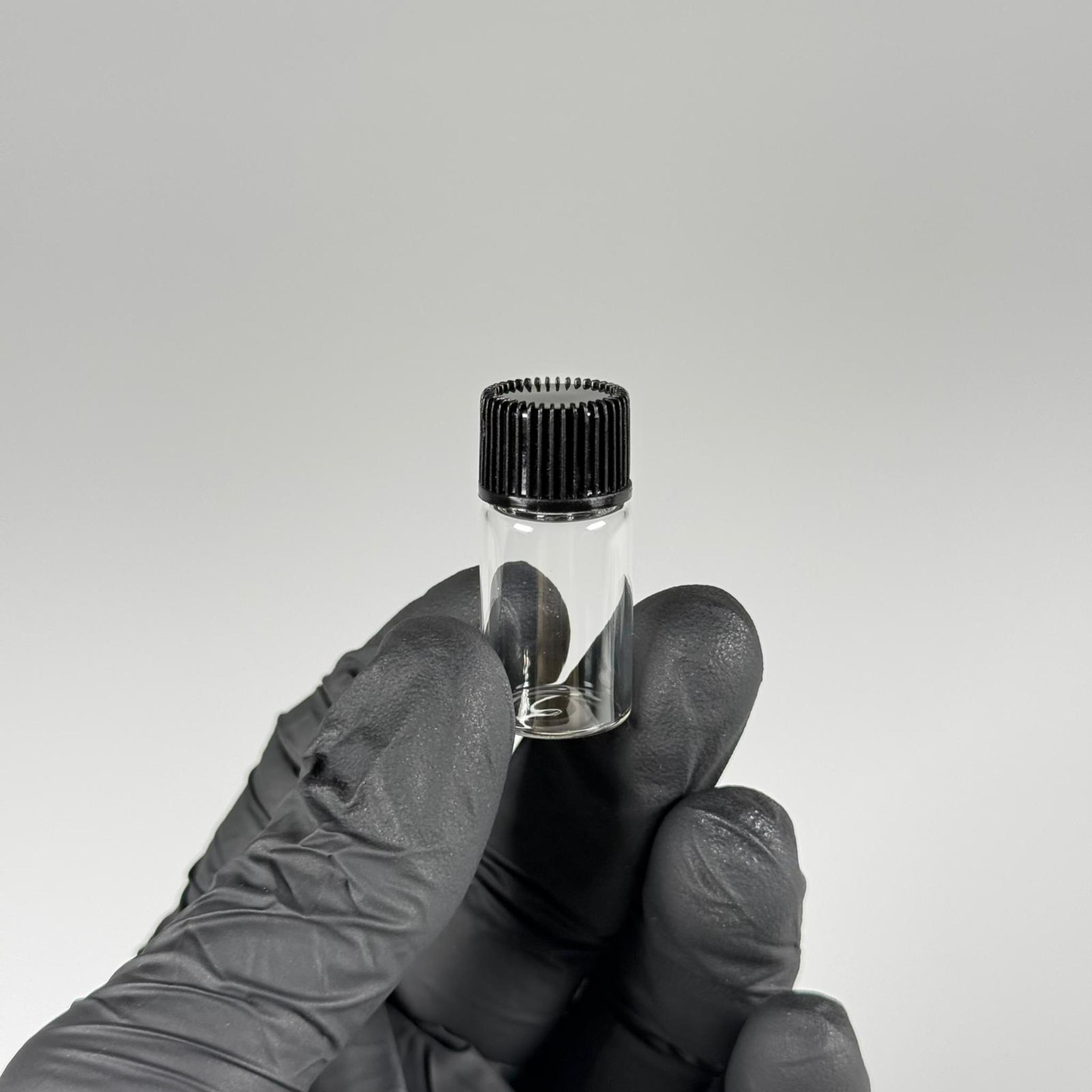 3 CC ŞEFFAF İNCE CAM ŞİŞE - SİYAH KAPAKLI + İÇTEN DAMLALIKLI - 3 ML CAM ŞİŞE