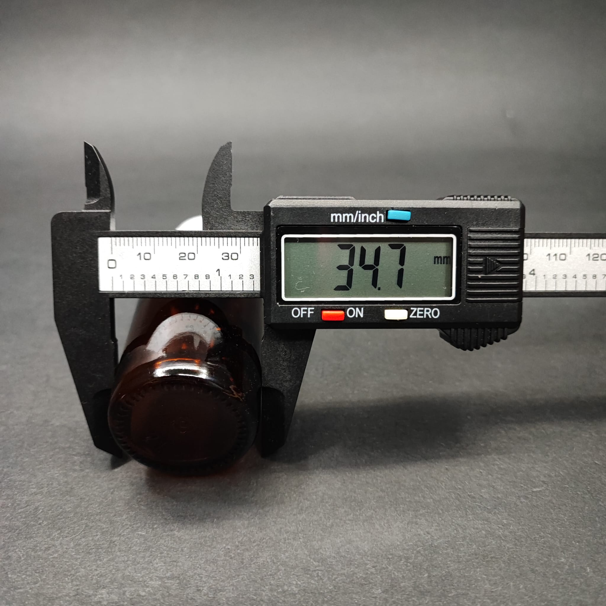 30 ML DOLUMU KOLAY, GENİŞ AĞIZLI İÇTEN DAMLALIKLI ŞİŞE (25 MM AĞIZ)  - 30 CC BEYAZ KİLİTLİ DAMLALIKLI CAM ECZA ŞİŞESİ - AMBER KAHVERENGİ