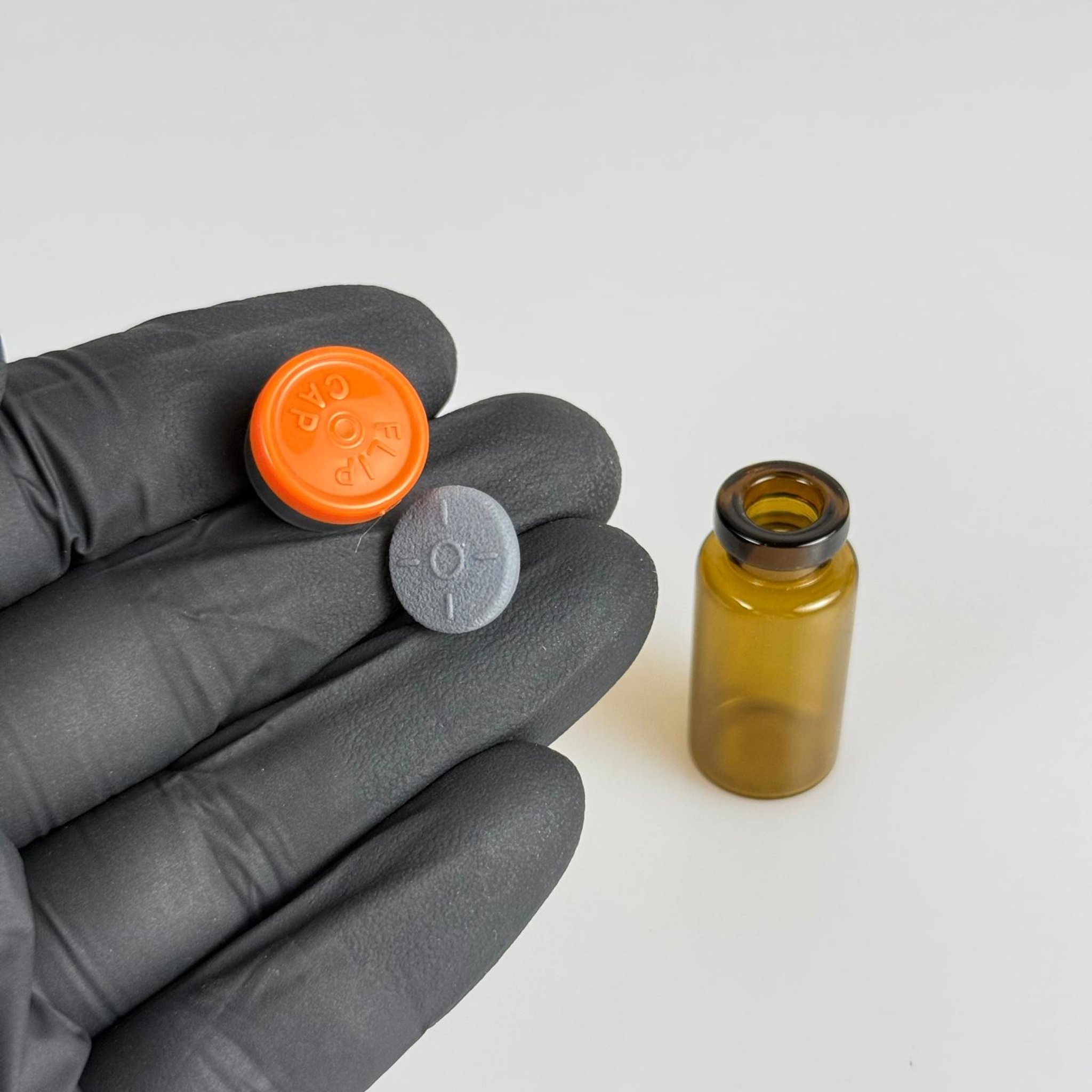 3 ML VİAL FLAKON ŞİŞE- 13 AĞIZ 3 CC AMBER CAM İLAÇ ŞİŞESİ + KAUÇUK BUTİL ENJEKTÖR TIPASI + TURUNCU FLAKON KAPAKLI TAKIM