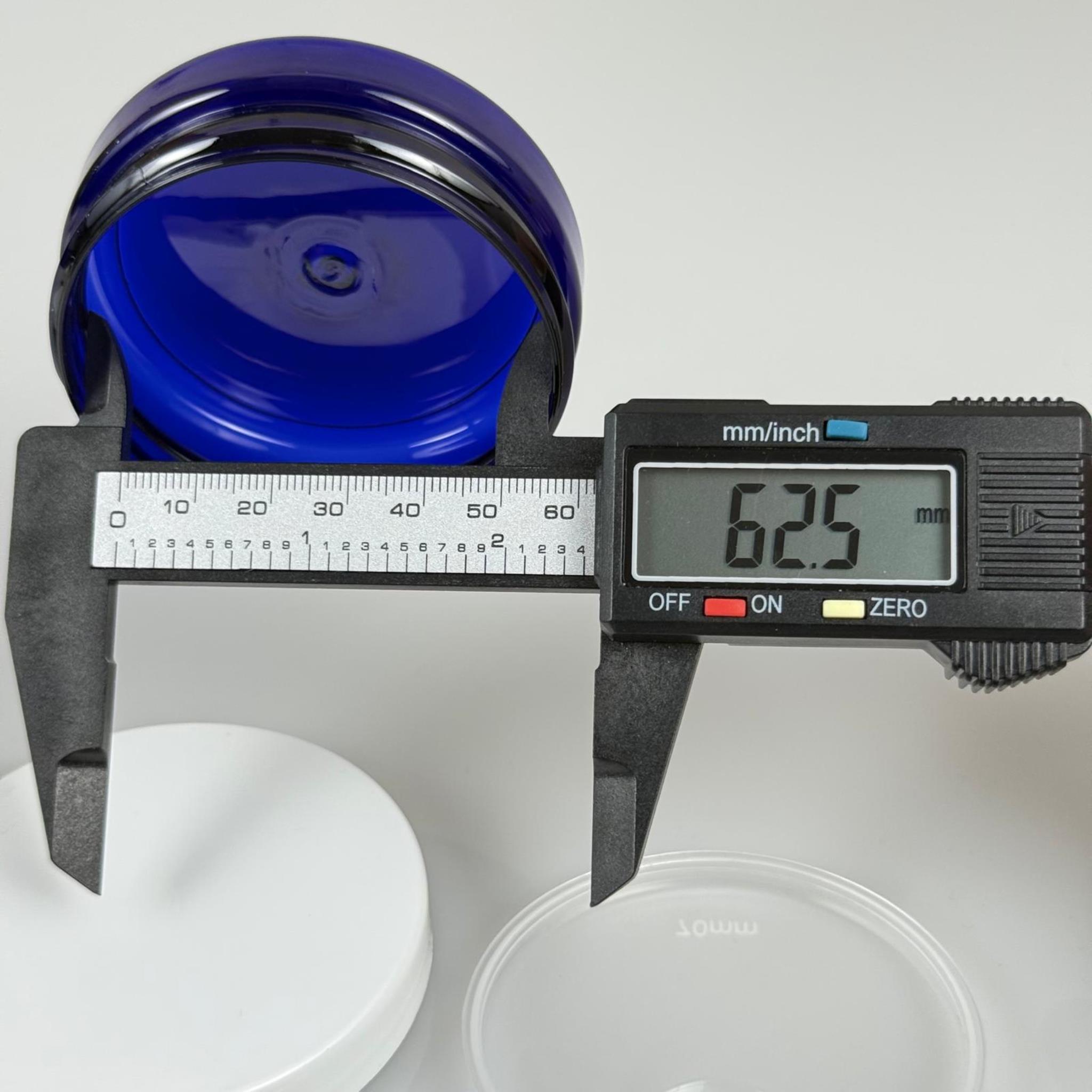 50 ML SERT PET KAVANOZ + BEYAZ PLASTİK KAPAK + İÇ TIPA - 50 CC KALIN MAVİ PLASTİK KAVANOZ BEYAZ PLASTİK KAPAKLI İÇ TIPALI TAKIM - KREM KAVANOZLARI