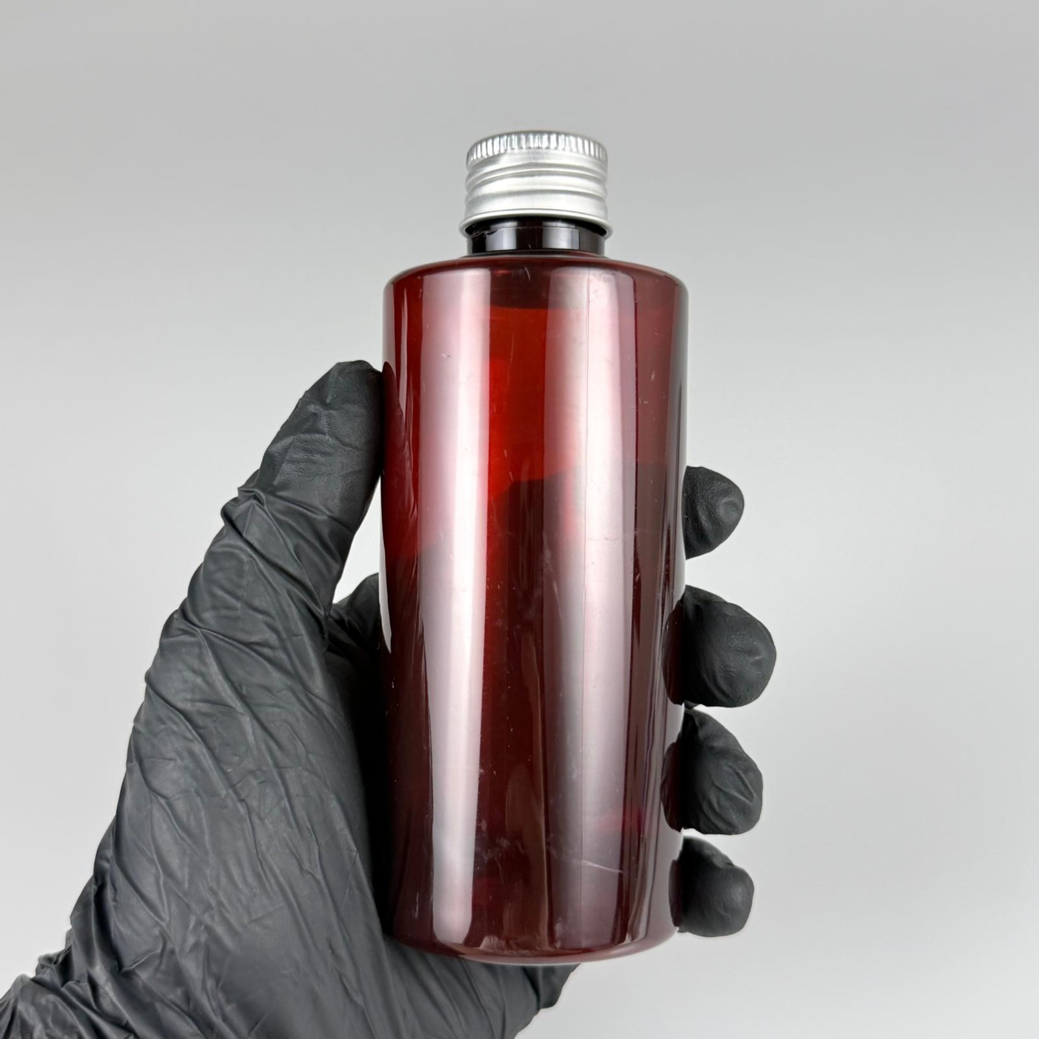 200 CC AMBER SİLİNDİR KESKİN KÜT MODEL SERT PET ŞİŞE (25 GR - 24 AĞIZ ) + KÖPÜK CONTALI GÜMÜŞ METAL ALÜMİNYUM KAPAKLI + KOLONYA TIPALI TAKIM - 200 ML KAPAKLI KAHVERENGİ PET ŞİŞELER