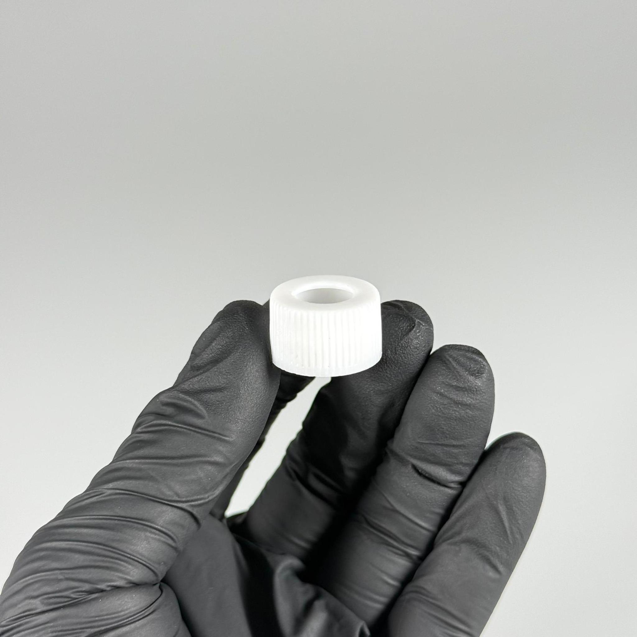 18 MM DELİKLİ PLASTİK KAPAK BEYAZ (DAMLALIK İÇİN)