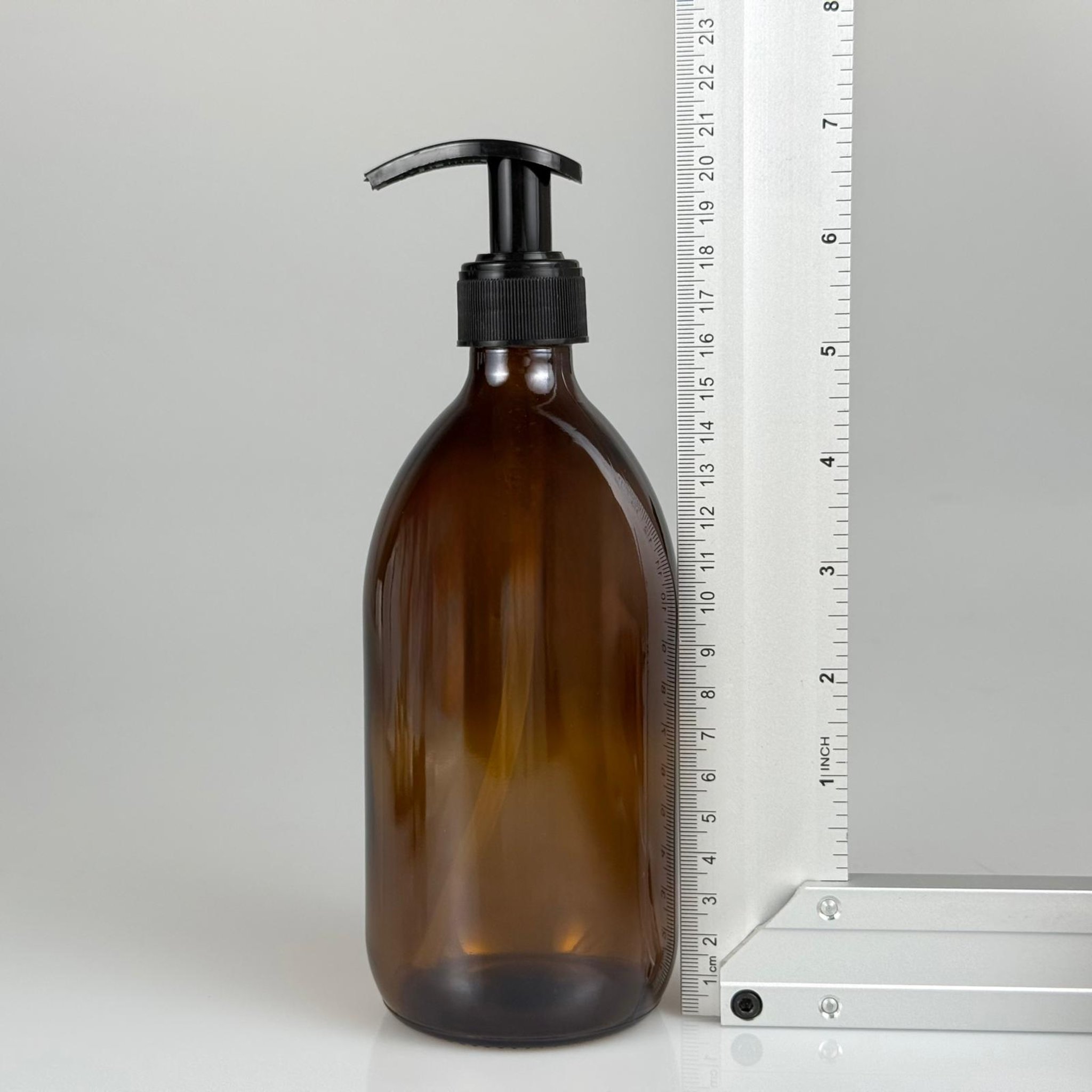 500 CC AMBER TOMBUL ÖZEL SERİ CAM ŞİŞE - SİYAH POMPALI - 500 ML CAM ECZA ŞİŞESİ - KAHVERENGİ (HORTUM BOYU TAM ŞİŞEYE GÖRE)