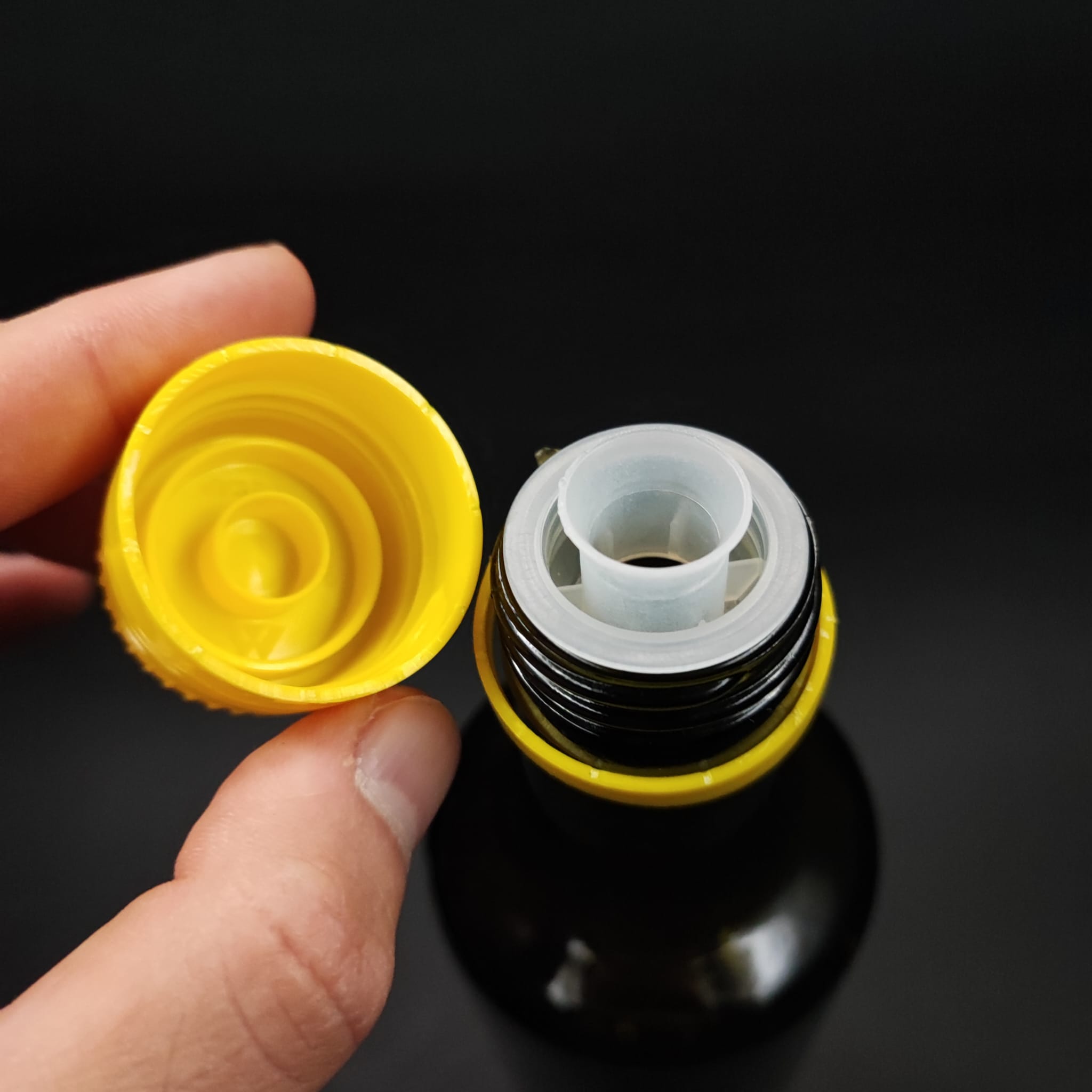 500 CC DORİKA YEŞİL CAM ŞİŞE - KİLİTLİ SARI AKITICILI DROP - STOP KAPAKLI - 0,5 LİTRE DORİCA YAĞ ŞİŞESİ - SİRKE ŞİŞESİ - ZEYTİNYAĞ İÇİN BOŞ CAM ŞİŞE