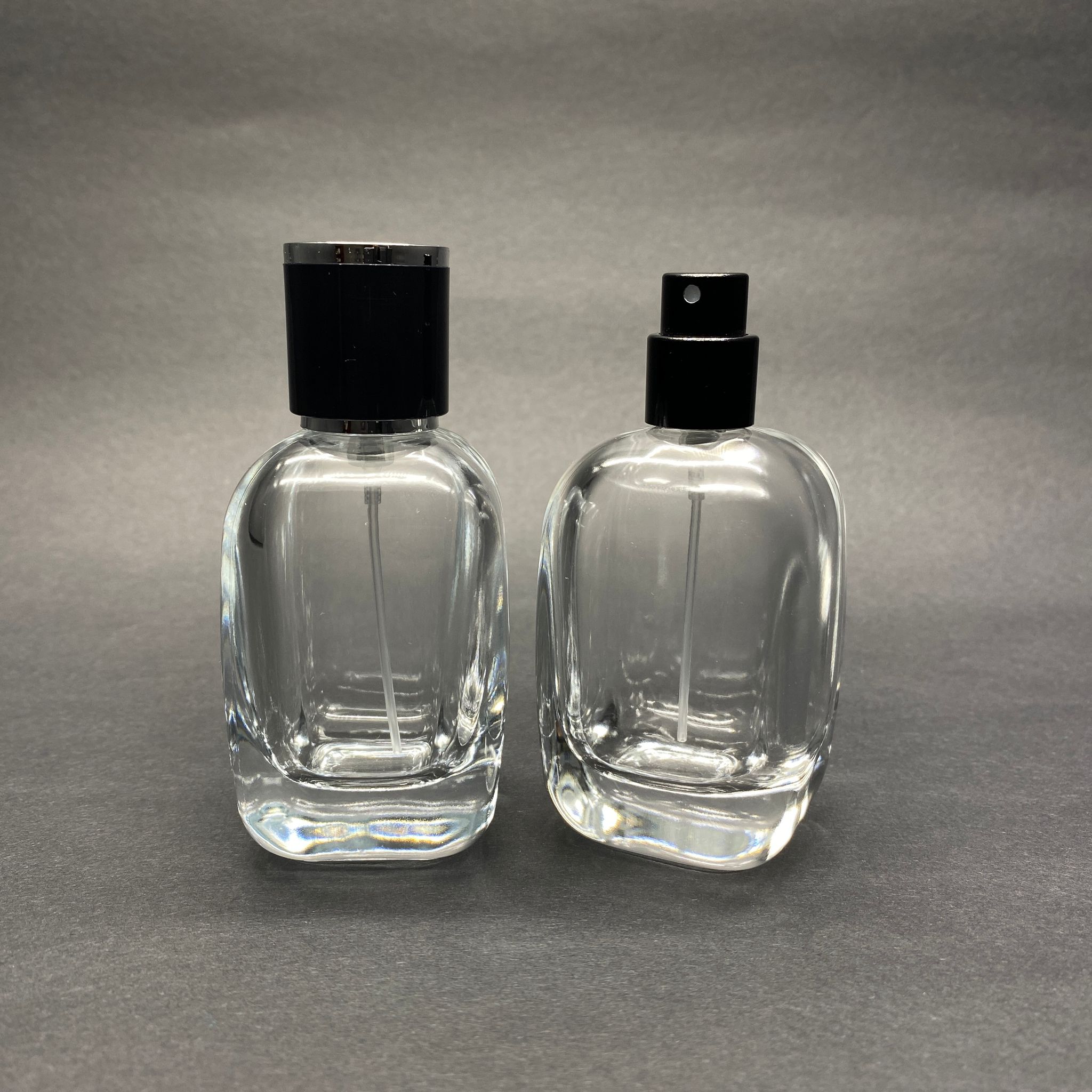 50 ML OVAL KARE MODEL CORE PARFÜM ŞİŞESİ - SİYAH METAL SPREYLİ + GÜMÜŞ SİYAH KAPAKLI (AĞIZ 15 MM GEÇME KOLAY KAPAMA)