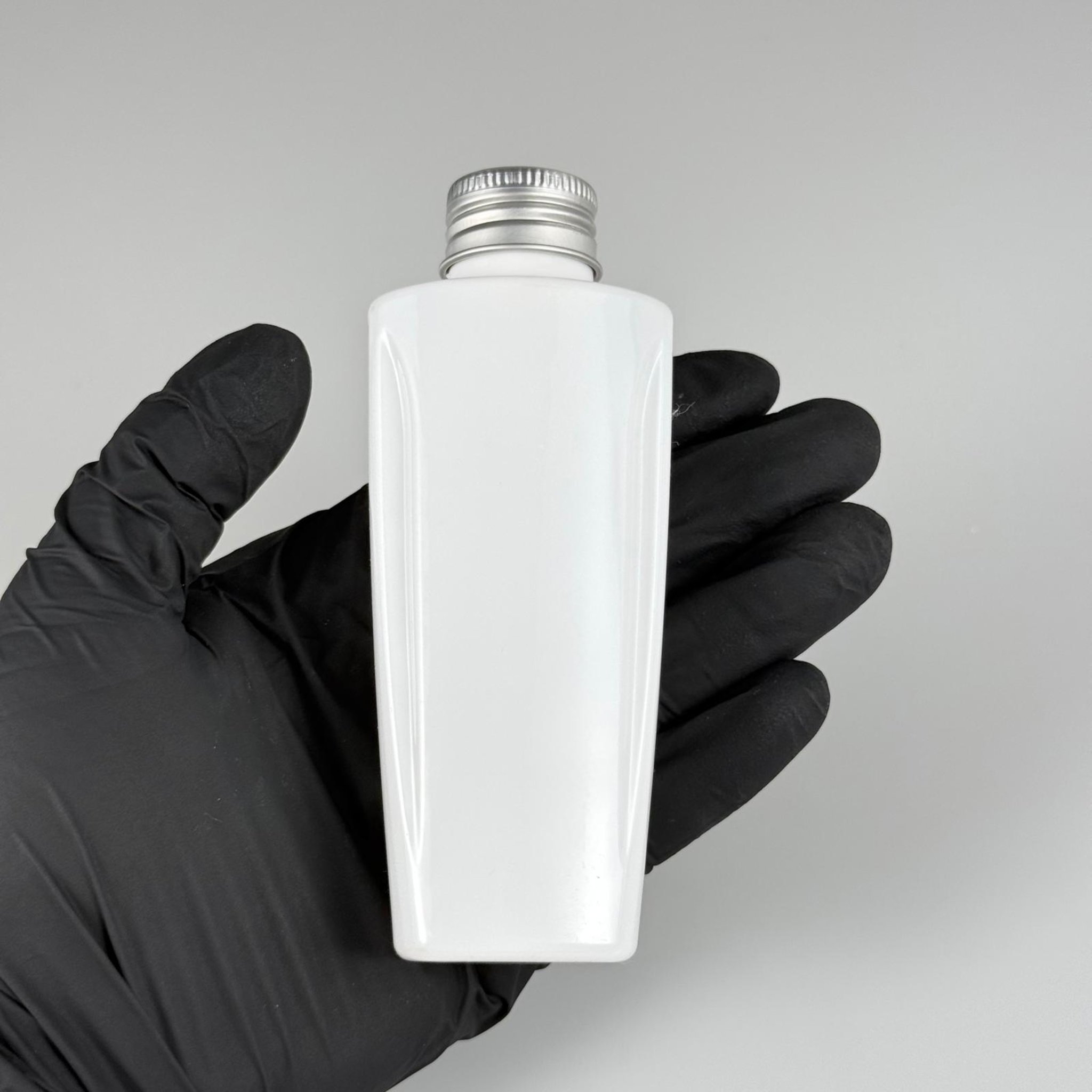 100 CC BEYAZ SERT PET ŞİŞE (LOREAL PARİS MODEL) 24 AĞIZ + KÖPÜK CONTALI GÜMÜŞ METAL ALÜMİNYUM KAPAK TAKIM - 100 ML KAPAKLI KOZMETİK PLASTİK ŞİŞELER