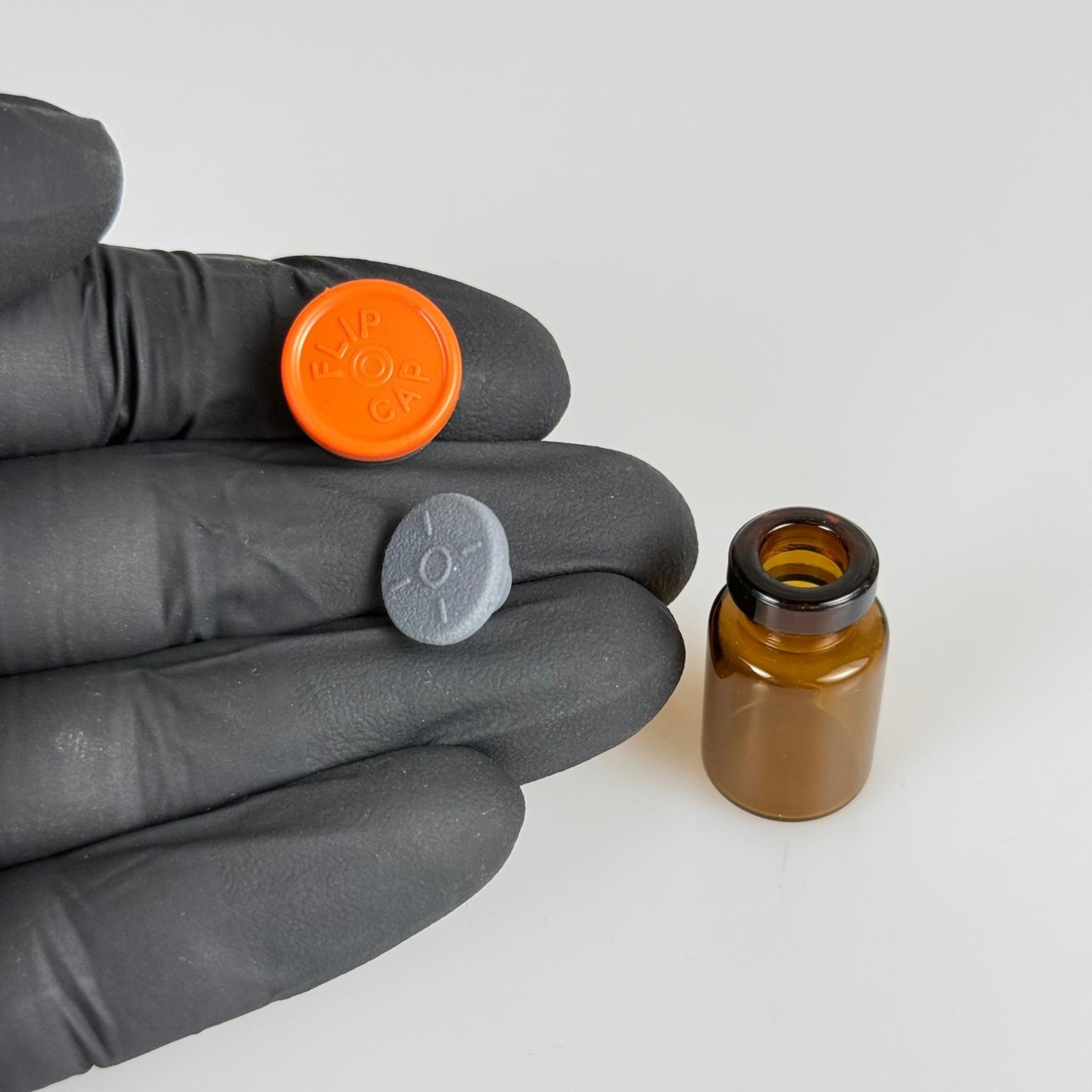 2 ML VİAL FLAKON ŞİŞE- 13 AĞIZ 2 CC AMBER CAM İLAÇ ŞİŞESİ + KAUÇUK BUTİL ENJEKTÖR TIPASI + TURUNCU FLAKON KAPAKLI TAKIM