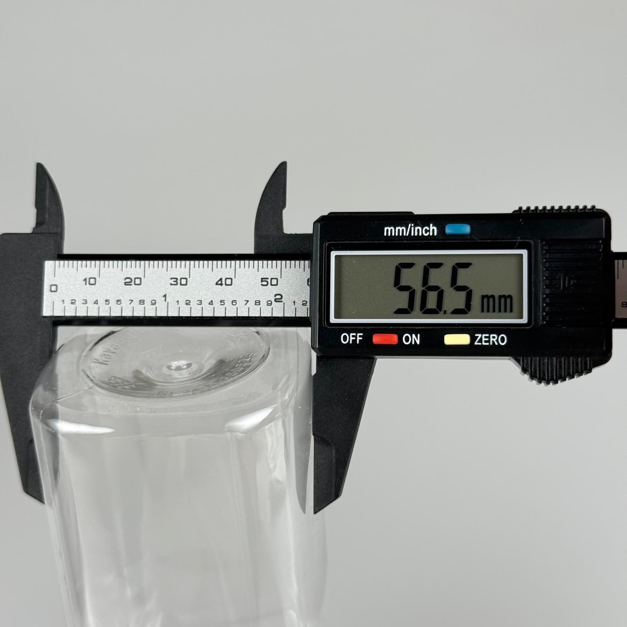 PLASTİK KARE BAHARATLIK KAVANOZ - 300 ML PET BAHARAT, TOZ, PUDRA VB İÇİN PET ŞİŞE - SİYAH AÇILIR KAPANIR DELİKLİ KAPAKLI TAKIM - 300 CC