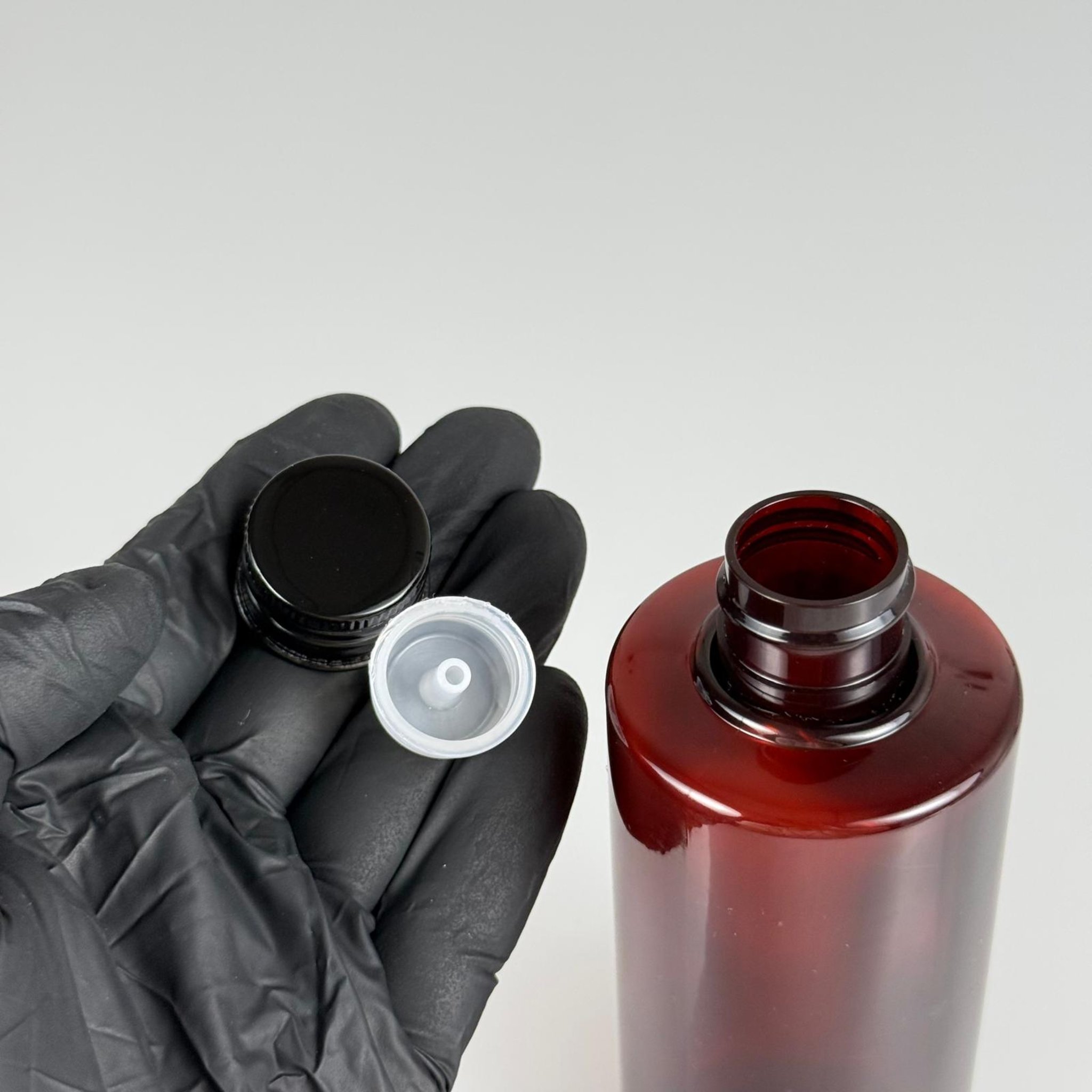 200 CC AMBER SİLİNDİR KESKİN KÜT MODEL SERT PET ŞİŞE (25 GR - 24 AĞIZ ) + KÖPÜK CONTALI SİYAH METAL ALÜMİNYUM KAPAKLI + KOLONYA TIPALI TAKIM - 200 ML KAPAKLI KAHVERENGİ PET ŞİŞELER