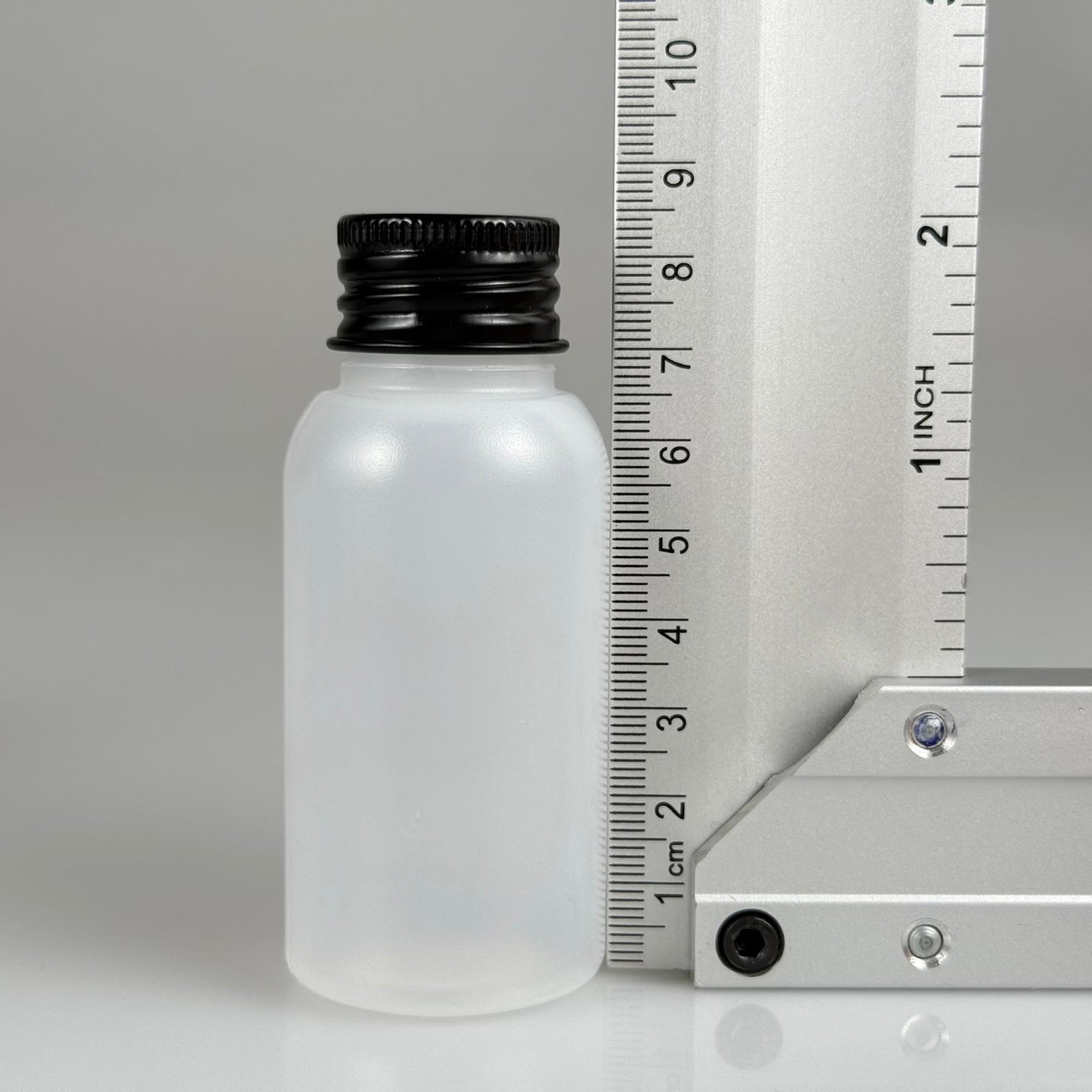 50 ML SIKILABİLİR YUMUŞAK POLİETİLEN PE PLASTİK ASETON ŞİŞESİ ( 24 AĞIZ ) + KÖPÜK CONTALI SİYAH METAL ALÜMİNYUM KAPAK TAKIM - 50 cc sos, yağ, kartuş, mürekkep vb için boş şişeler