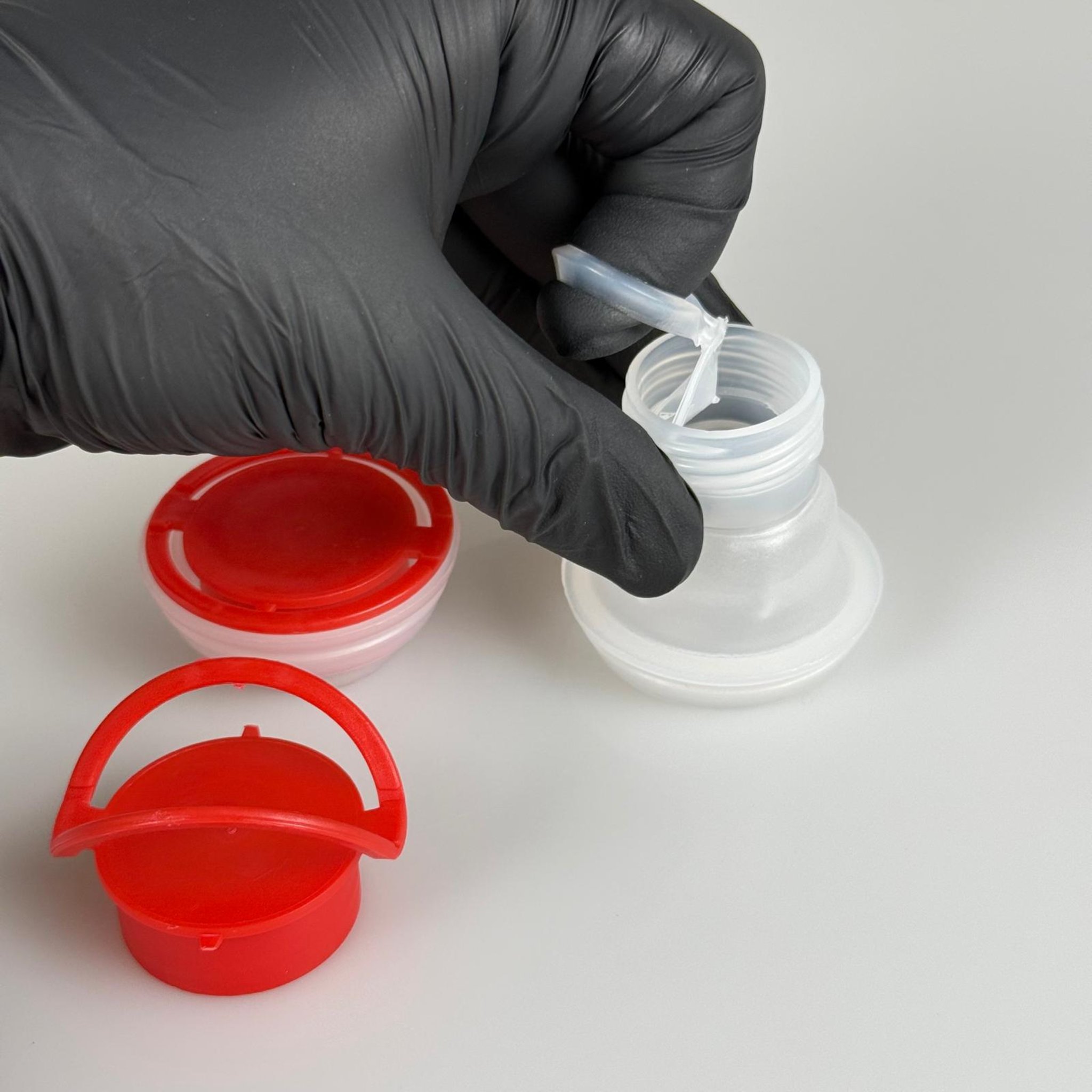 42 MM P2 K NATÜREL KIRMIZI BERİCAP (YAĞ TENEKE İÇİN) - TENEKE İÇİN PLASTİK KAPAK - YEDEK YAĞ TENEKE KAPAĞI - Çakma Metal TENEKE Kapağı