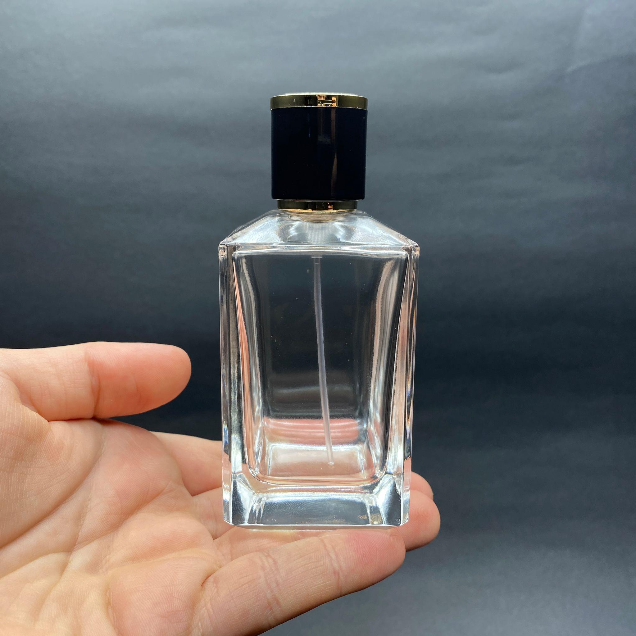 100 ML KÖŞELİ KONİK MODEL PRİZMA PARFÜM ŞİŞESİ - GOLD METAL SPREYLİ + GOLD SİYAH KAPAKLI (AĞIZ 15 MM GEÇME KOLAY KAPAMA)