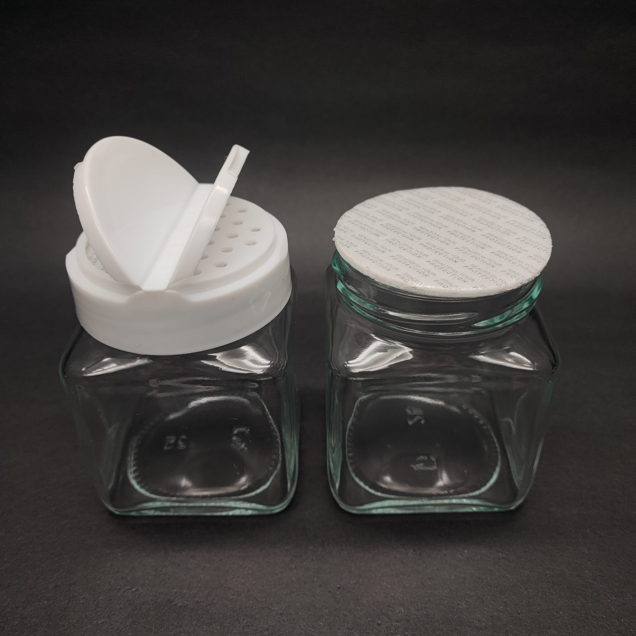 250 CC KARE MODEL CAM BAHARAT KAVANOZU - BEYAZ FLİPTOP BAHARAT KAPAKLI + SIZDIRMAZ KENDİNDEN YAPIŞKANLI KÖPÜK CONTALI -  toz kavanozu , baharat ambalajı , boş pudra şişesi . tuzluk , baharat düzenleyici set için kavanoz