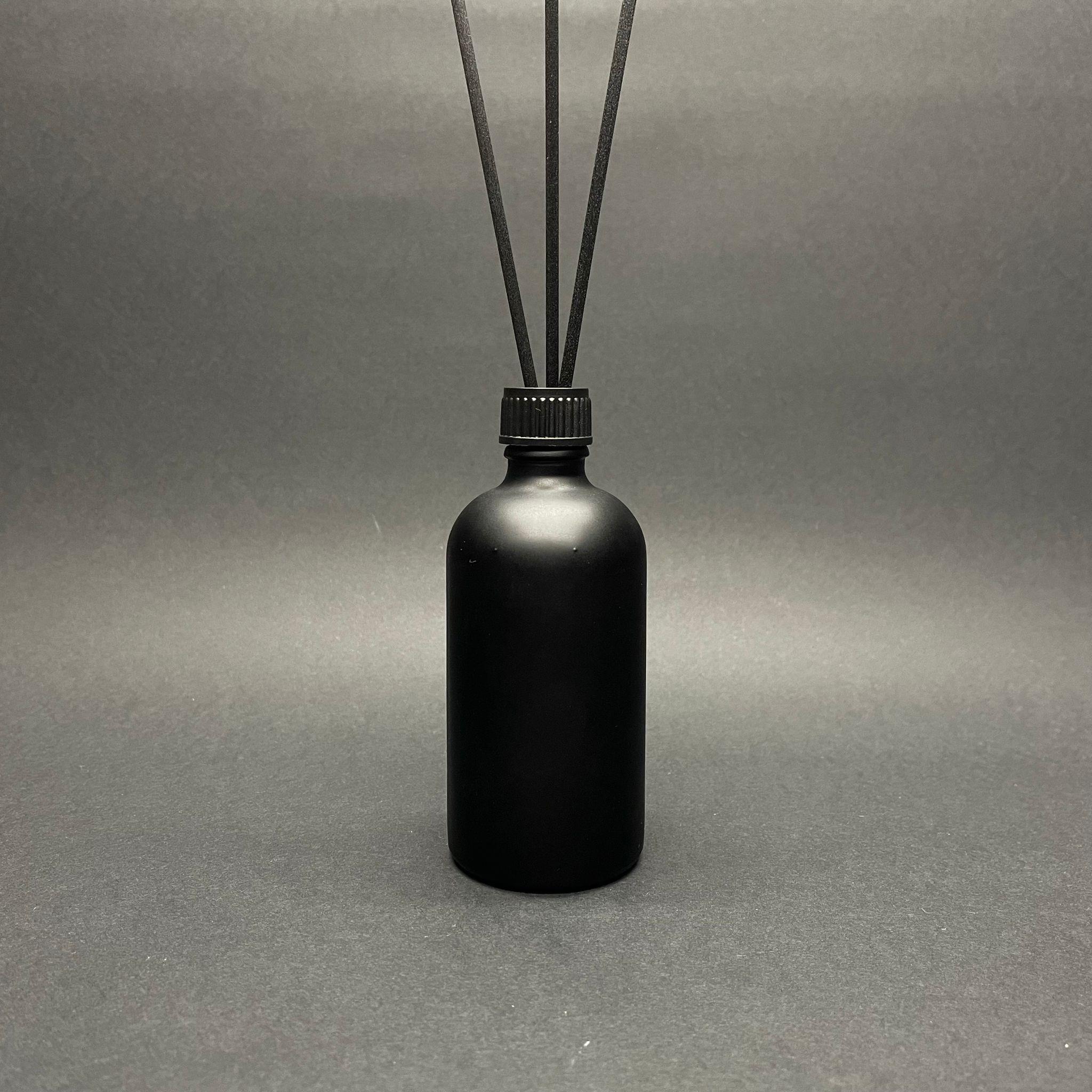 100 CC MAT SİYAH CAM BAMBU ODA KOKUSU ŞİŞESİ - 100 ML ÇUBUKLU BAMBU ODA KOKUSU ŞİŞESİ - DİFÜZÖR ŞİŞE- CAM ŞİŞE + SİYAH PLASTİK KAPAK + PLASTİK TIPA + 3 ADET FİBER SİYAH BAMBU ÇUBUK