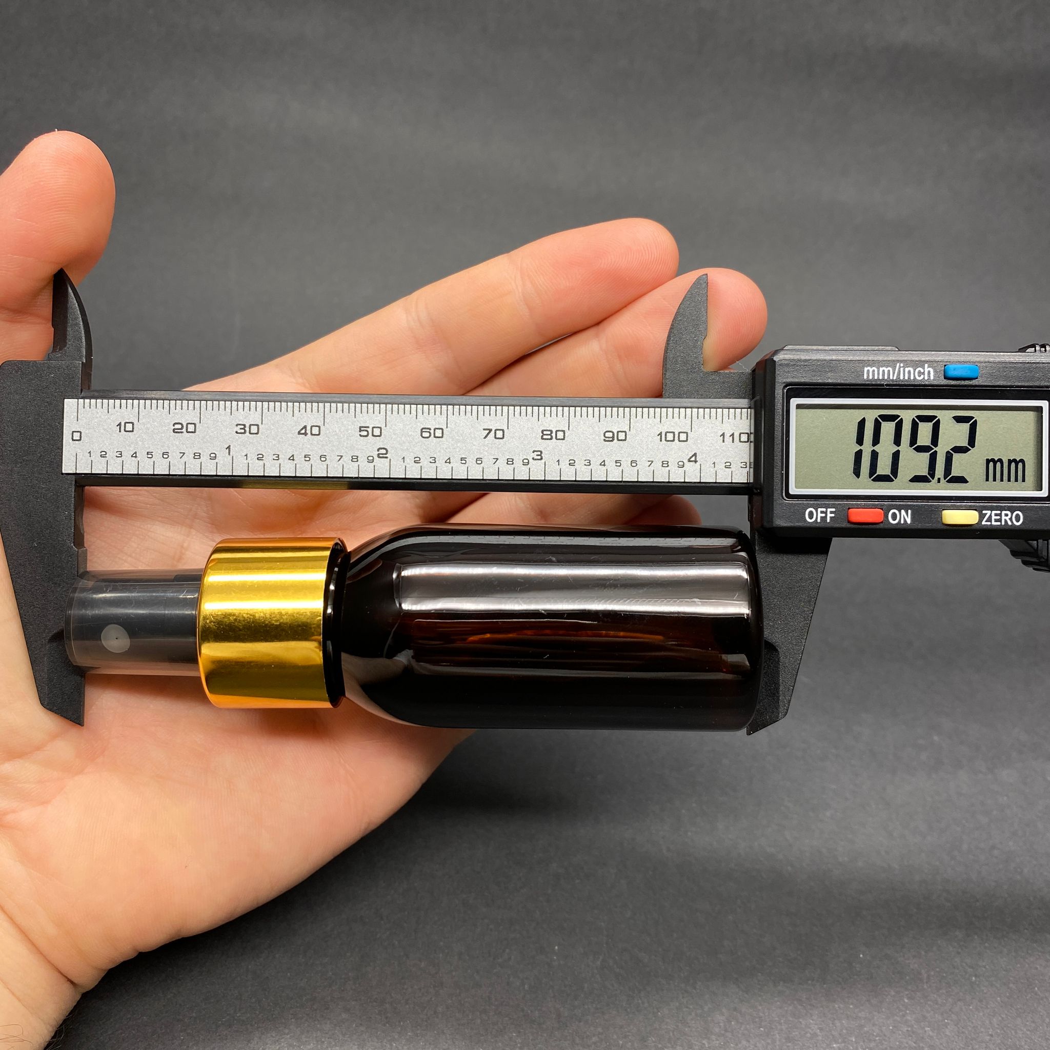 50 CC AMBER SERT MODEL PET ŞİŞE - GOLD METAL SPREYLİ - 50 ML KAHVERENGİ SPREYLİ PLASTİK ŞİŞE