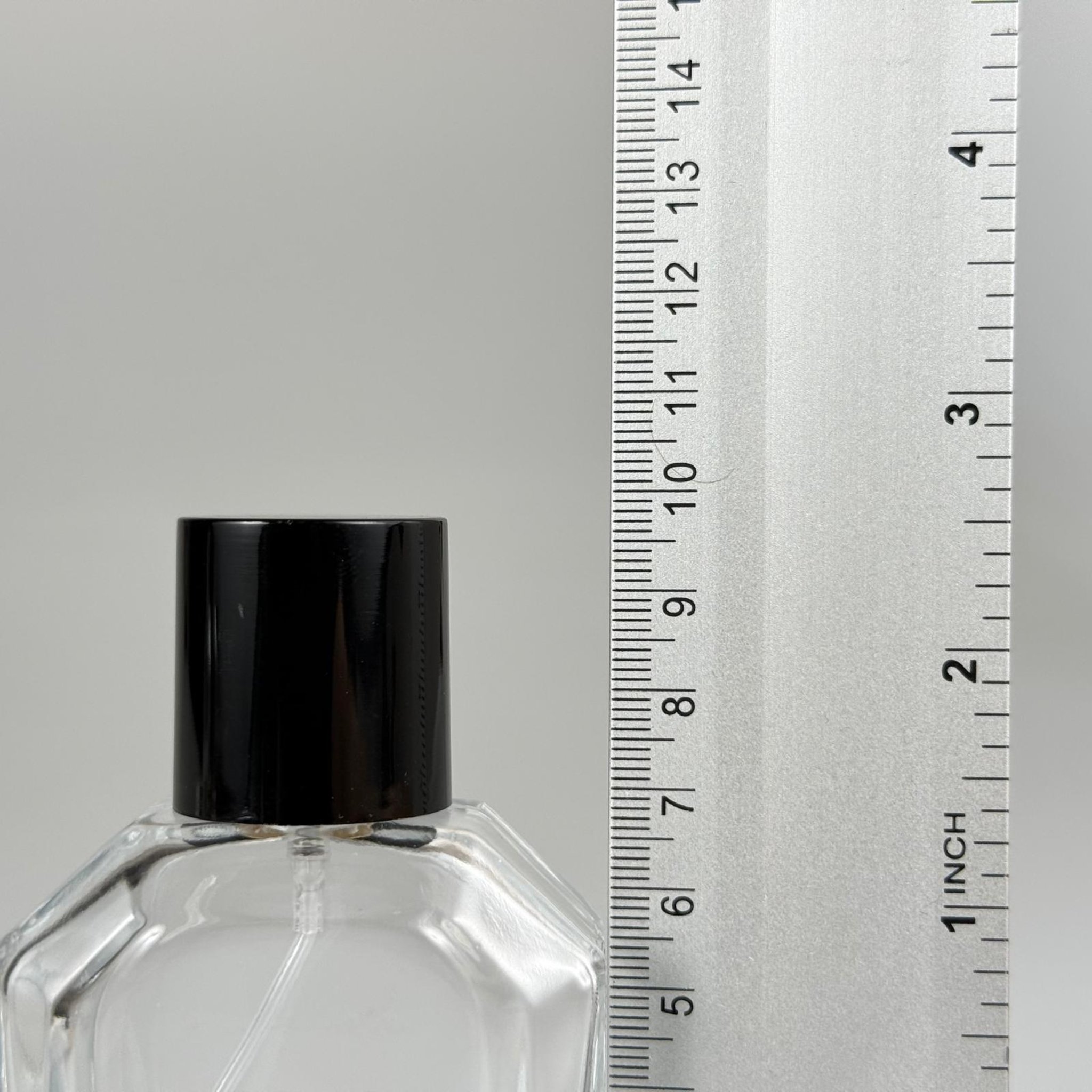 50 ML KAZABLANKA MODEL KÖŞELİ PARFÜM ŞİŞESİ + GOLD METALE METAL SPREY + SİYAH POLO KAPAKLI SET (AĞIZ 13 MM VİDALI) TEKRAR DOLDURULABİLİR