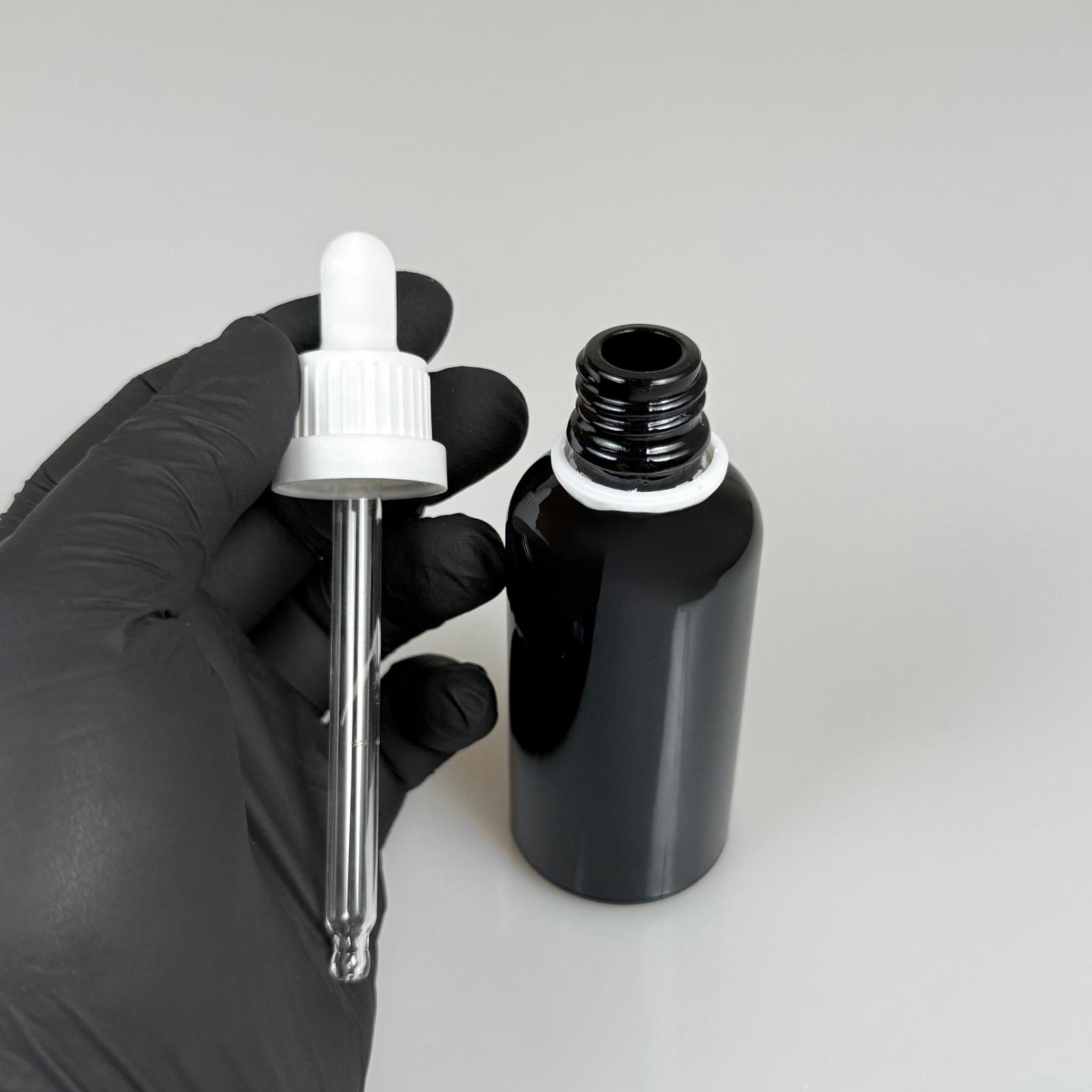 50 CC SİYAH CAM DAMLALIKLI ŞİŞE - BEYAZ EMZİK - BEYAZ PLASTİK KİLİTLİ KAPAK - 50 ML SİYAH CAM DAMLALIKLI ŞİŞE