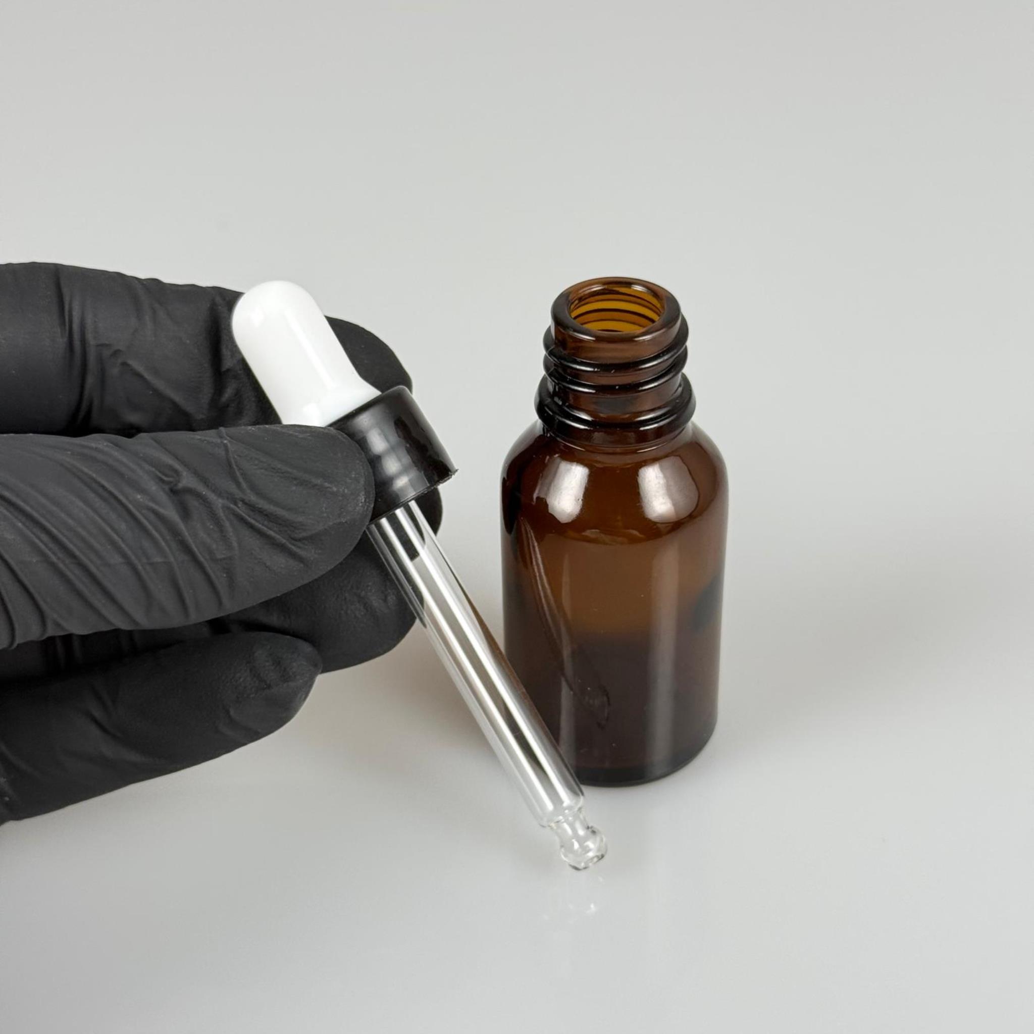 15 CC AMBER CAM DAMLALIKLI ŞİŞE - BEYAZ EMZİK + SİYAH DÜZ KAPAK + CAM PİPET TAKIM - 15 ML KAHVERENGİ DAMLALIKLI ŞİŞE SETİ