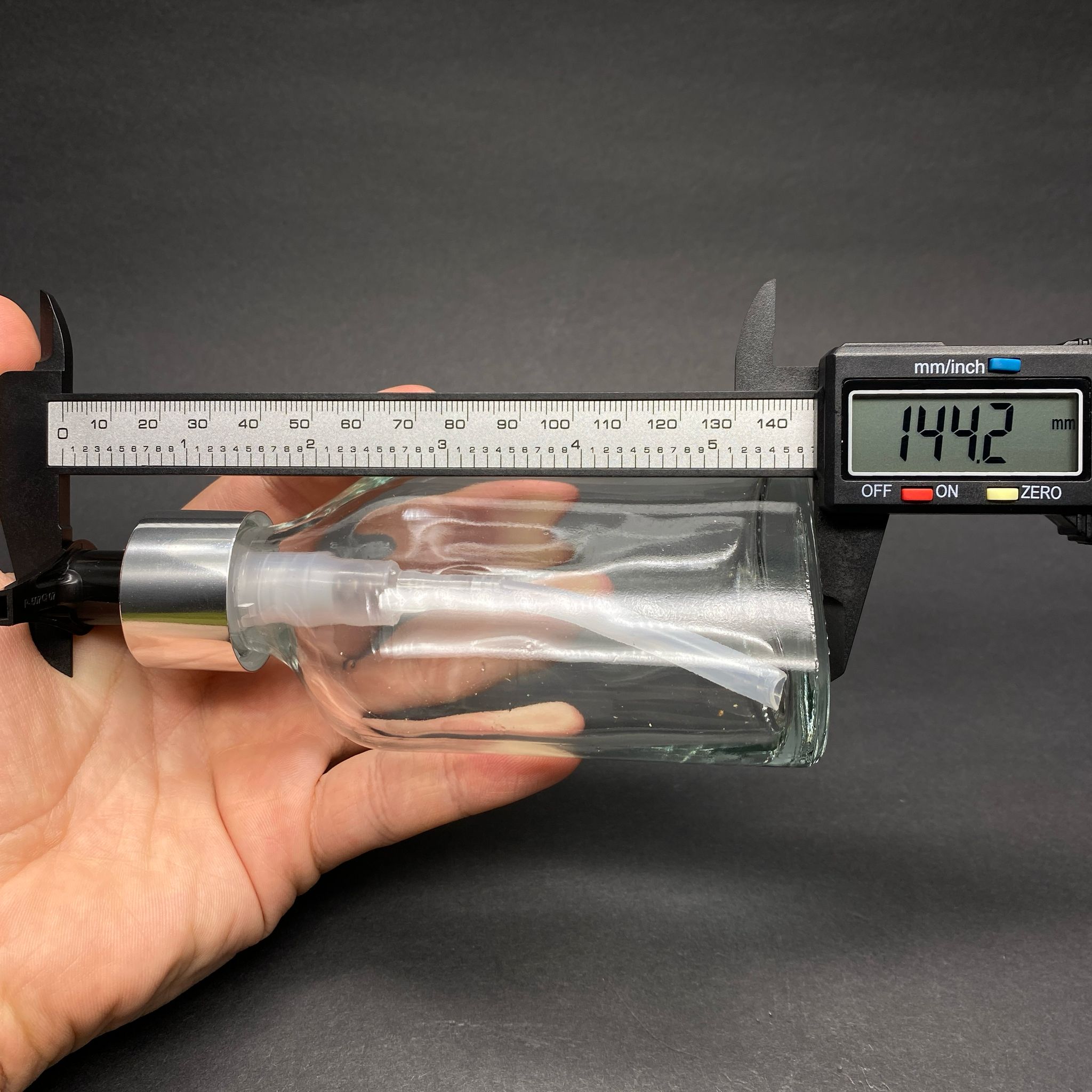 100 CC YASSI CAM ŞİŞE - GÜMÜŞ POMPALI - 100 ML SIVI SABUN POMPALI YASSI CAM ŞİŞE , CAM TONİK ŞİŞESİ