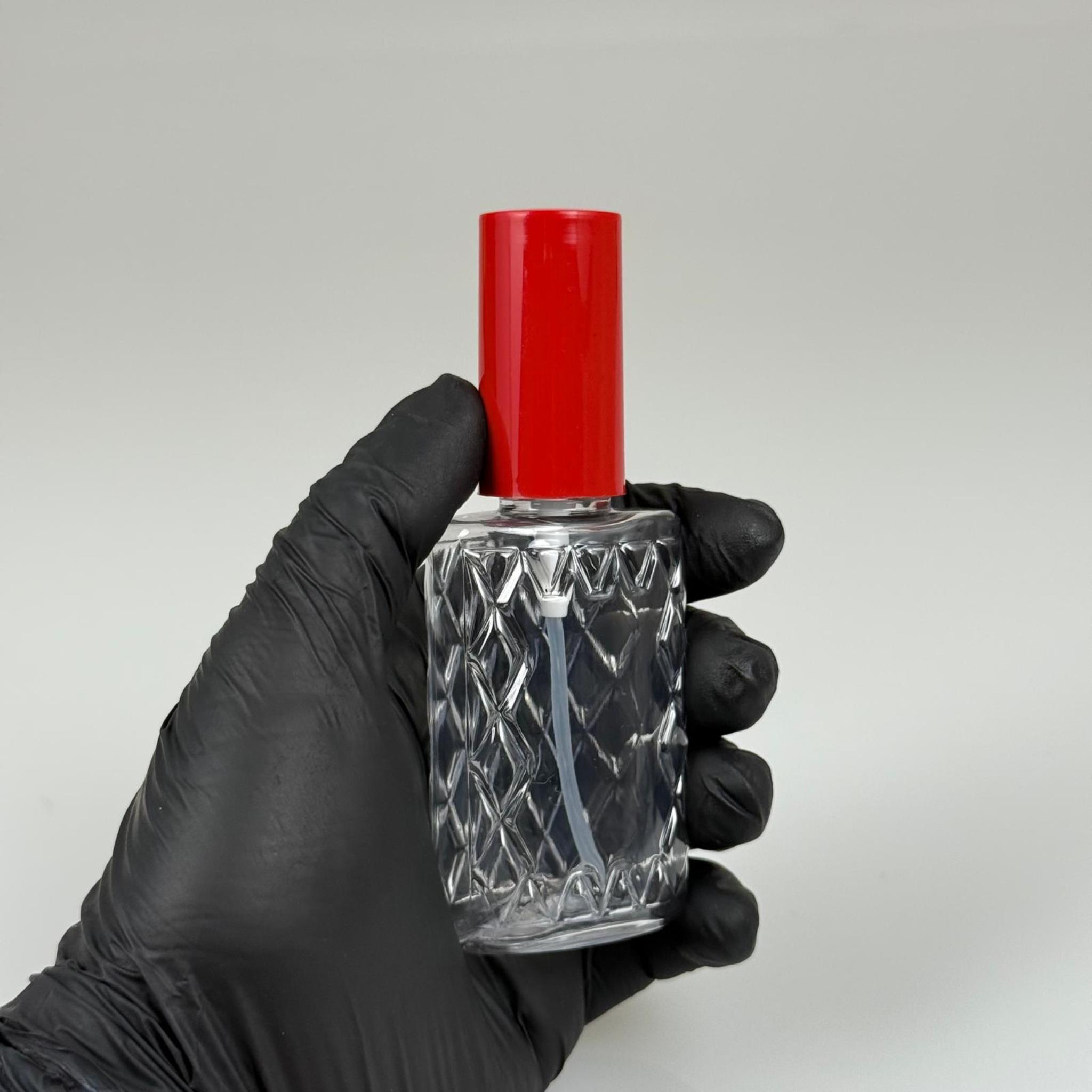 50 CC ŞEFFAF PET KÖŞELİ PARFÜM ŞİŞESİ - SİYAH SPREYLİ - KIRMIZI KORUMA KAPAKLI - 50 ML PLASTİK PARFÜM - KOLONYA ŞİŞESİ