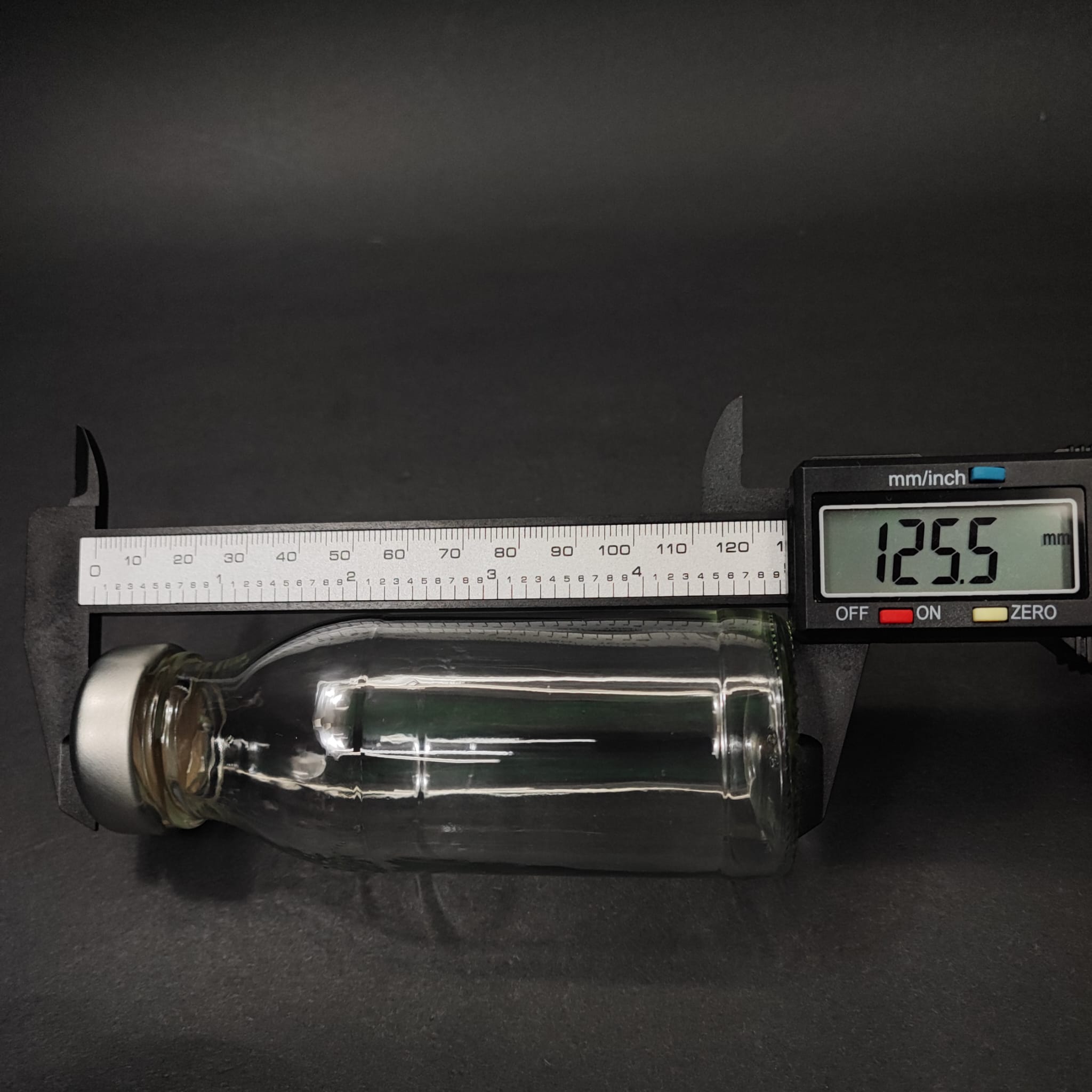 100 CC CAM ŞİŞE ŞİŞE (SİLME 133 CC ÇİZGİYE KADAR 90 CC) - GÜMÜŞ METAL KAPAKLI (SICAK DOLUMA, KONSERVEYE UYGUN) - 100 ML GENİŞ AĞIZLI CAM ŞİŞE