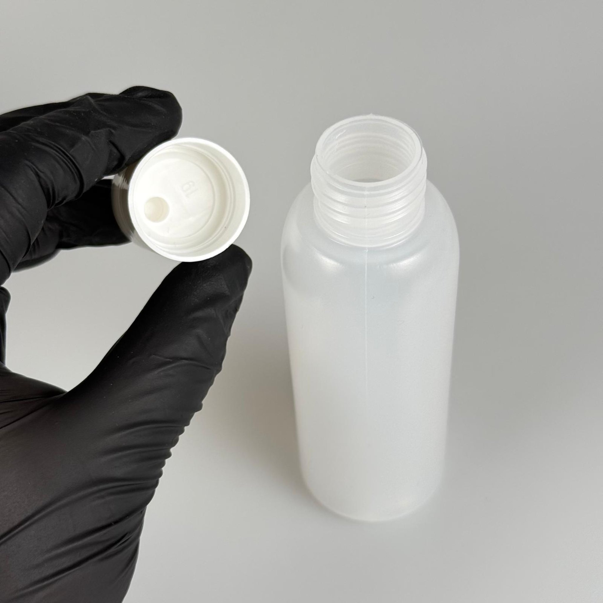 100 ML SIKILABİLİR YUMUŞAK PE POLİETİLEN PLASTİK ŞİŞE - BEYAZ DİSKTOP ŞAMPUAN KAPAKLI - 100 cc sos, yağ, kartuş, mürekkep vb için boş şişeler