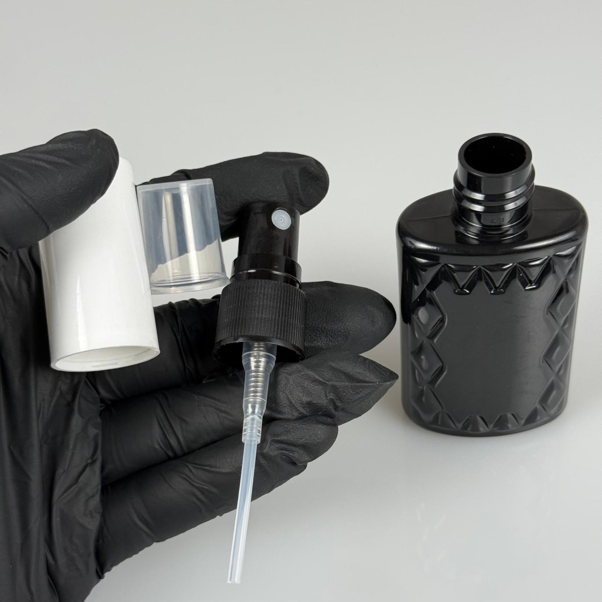 50 CC SİYAH PET KÖŞELİ PARFÜM ŞİŞESİ - SİYAH SPREYLİ - BEYAZ KORUMA KAPAKLI - 50 ML PLASTİK PARFÜM - KOLONYA ŞİŞESİ