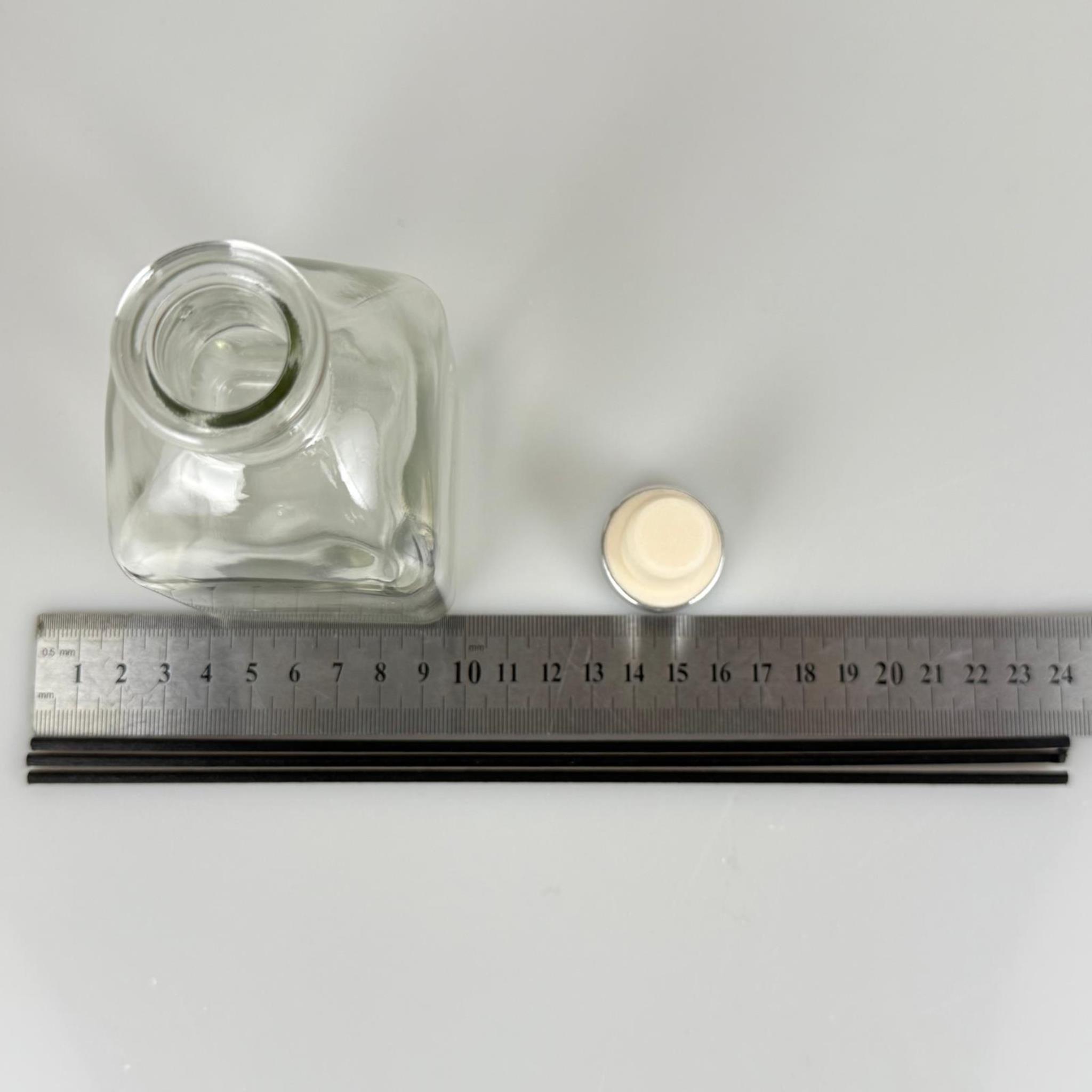 250 CC KARE FRASK MODEL CAM BAMBU ODA KOKUSU ŞİŞESİ - 250 ML ÇUBUKLU KÖŞELİ BAMBU ODA KOKUSU ŞİŞESİ - DİFÜZÖR ŞİŞE- CAM ŞİŞE + GÜMÜŞ TIPA + 3 ADET FİBER SİYAH BAMBU ÇUBUK