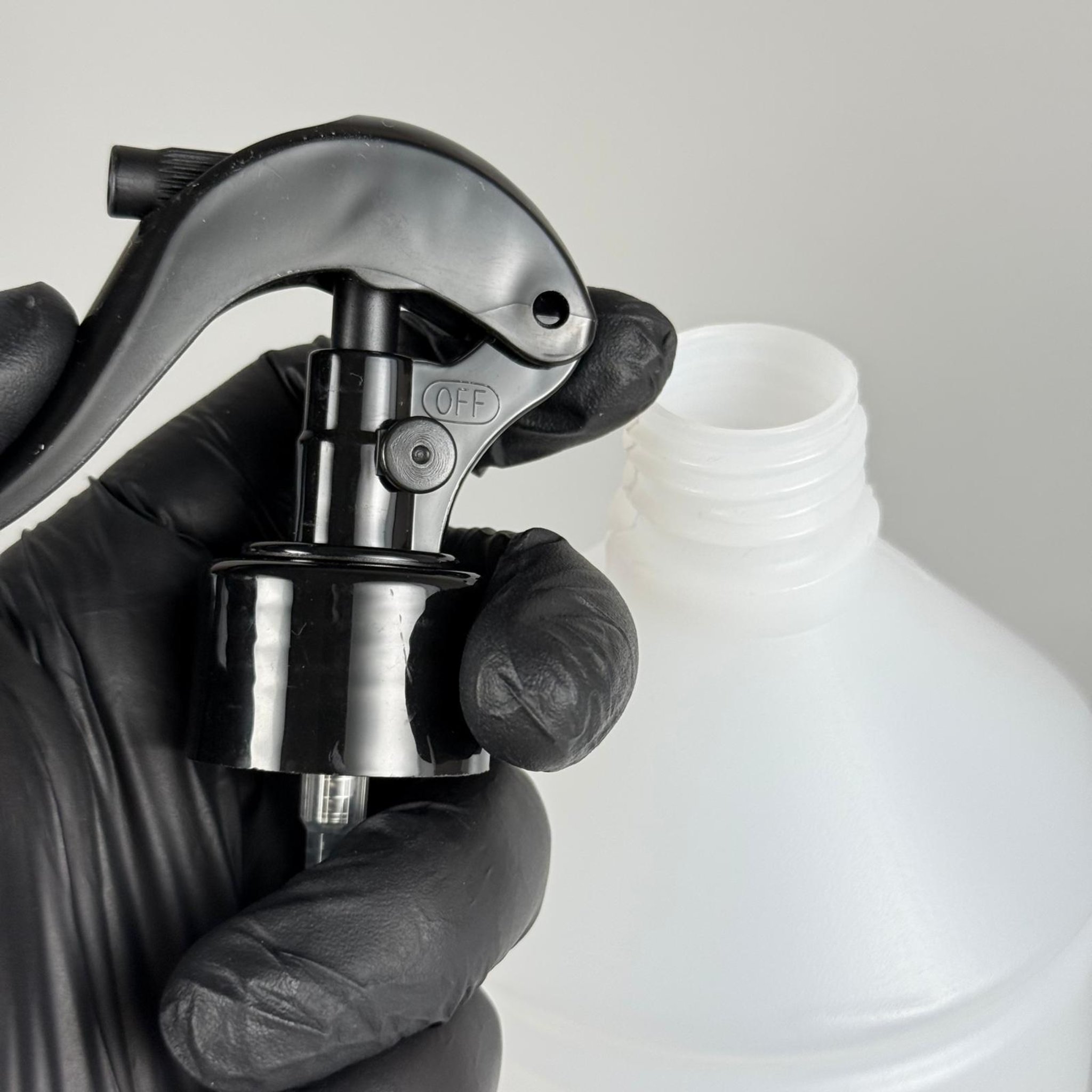 1000 CC TİNER ŞİŞESİ - SİYAH TRİGER TETİK SPREYLİ (DUMAN PÜSKÜRTÜR) - 1000 ML KİMYASALA DAYANIKLI PLASTİK ŞİŞE - 1 LT POLİETİLEN ŞİŞE