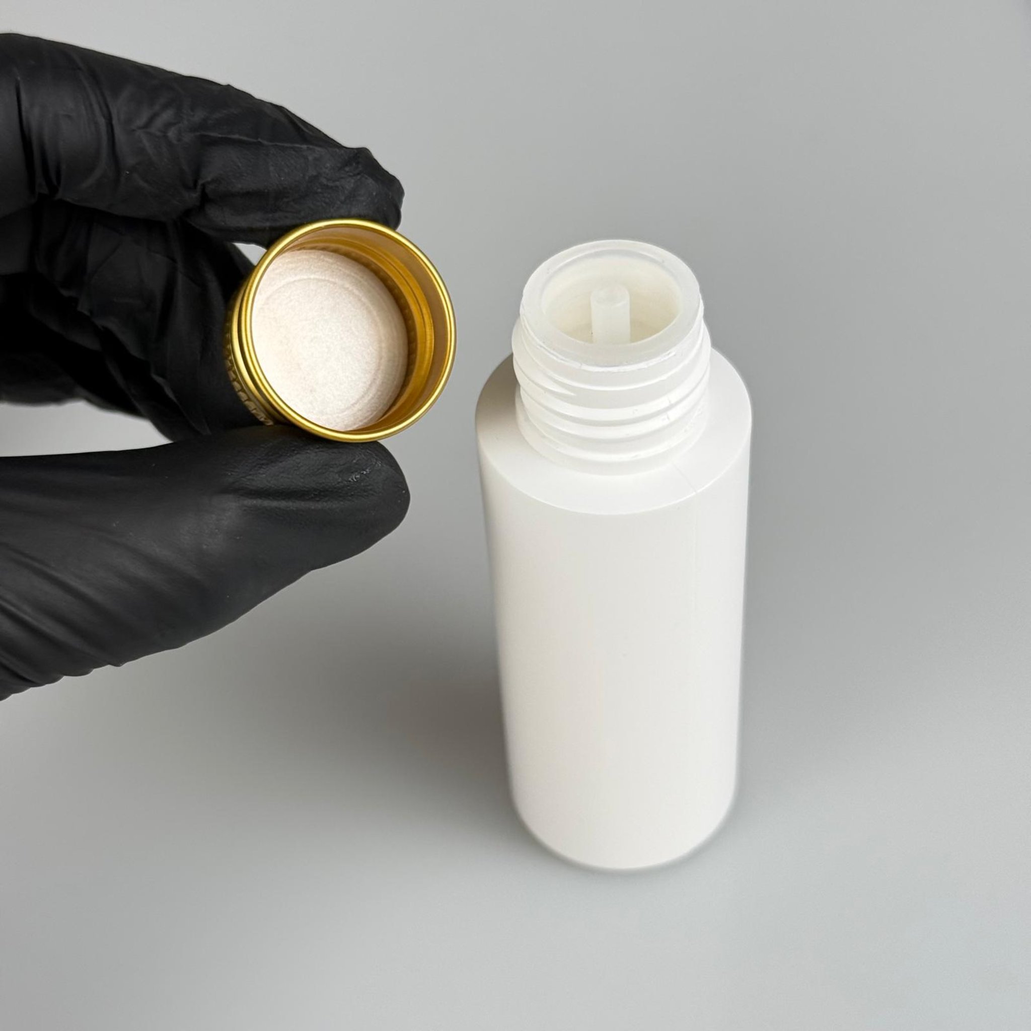 50 CC BEYAZ POLİETİLEN PLASTİK ASETON ŞİŞESİ ( 24 AĞIZ ) + KÖPÜK CONTALI GOLD METAL ALÜMİNYUM KAPAK + KOLONYA TIPALI TAKIM - 50 ML BEYAZ PLASTİK ASETON ŞİŞELERİ