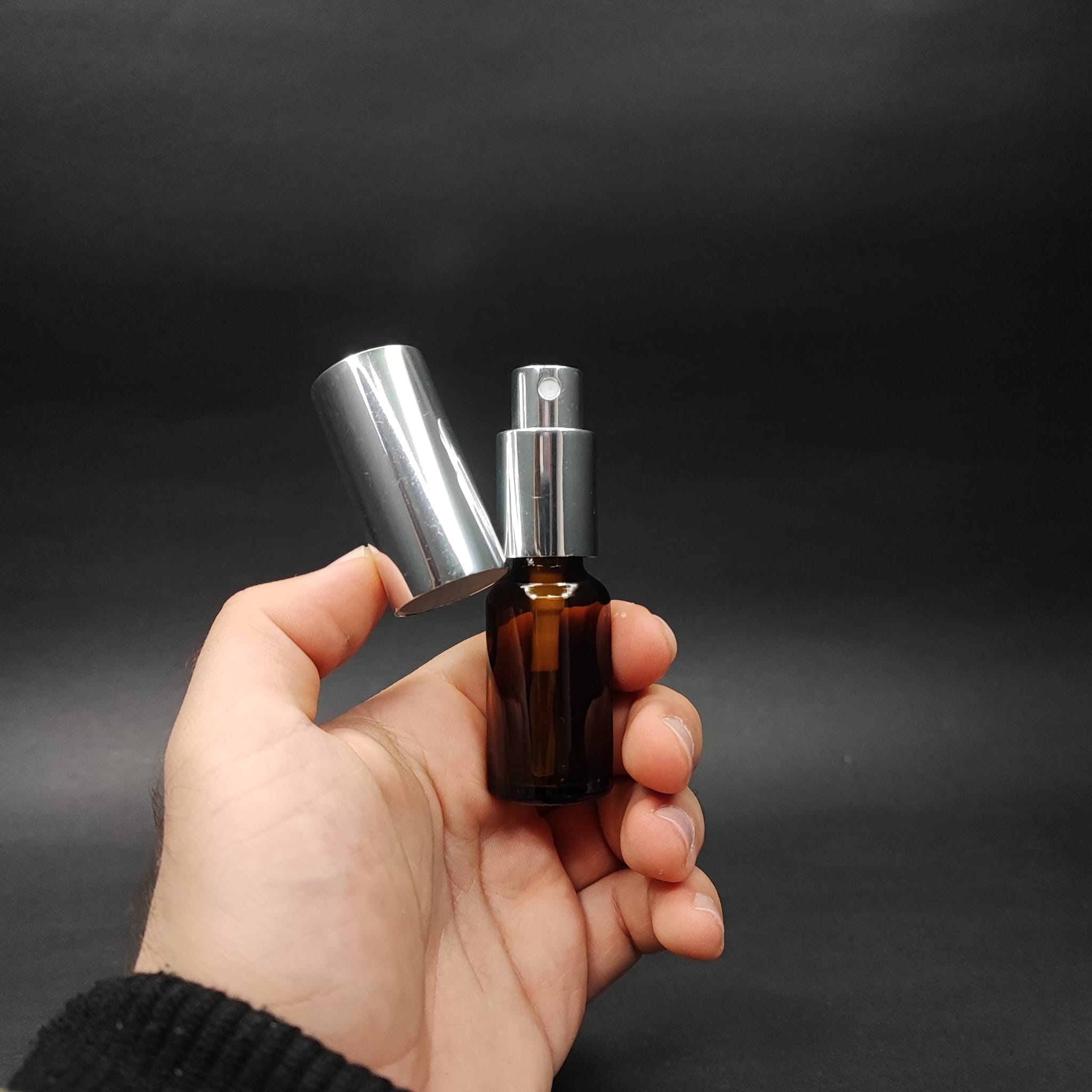 10 ML LÜKS VİDALI VALF ÇEVİRME PARFÜM ŞİŞELERİ - 10 CC AMBER CAM ŞİŞE - GÜMÜŞ METAL SPREYLİ KAPAKLI SET