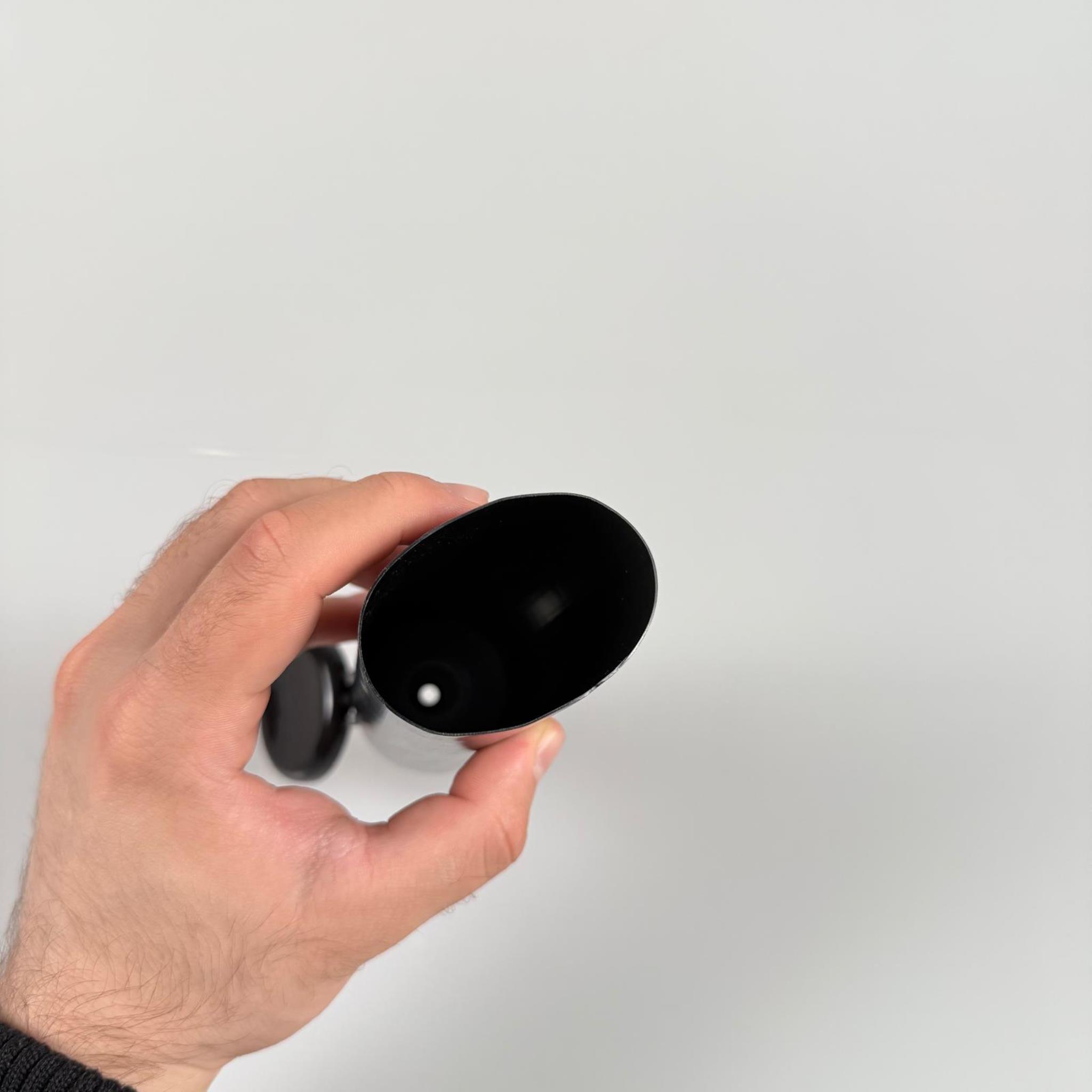 KOZMETİK İÇİN SİYAH BOŞ KREM TÜPÜ KAPAKLI - 150 ML - MERHEM TÜPÜ - LİPGLOSS TÜP - DUDAK PARLATICISI TÜPÜ - BAL DOLUMU İÇİN PLASTİK TÜP - AÇILIR KAPANIR FLİPTOP KAPAKLI - ALTI AÇIK ELLE KAPANMAZ ISITICI GEREKİR