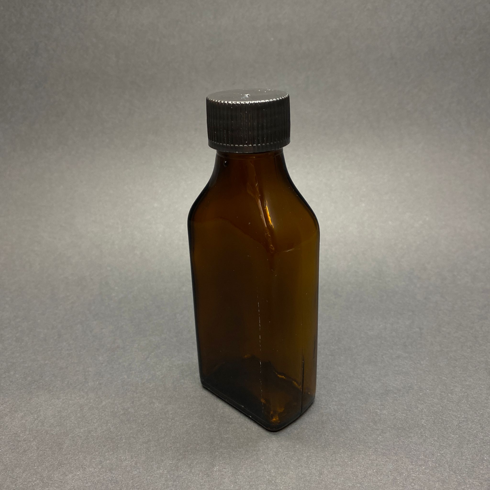100 CC AMBER YASSI CAM ŞİŞE KAPAKSIZ (28 AĞIZ) SİYAH KAPAKLI - 100 ML YASSI AMBER CAM ŞİŞE