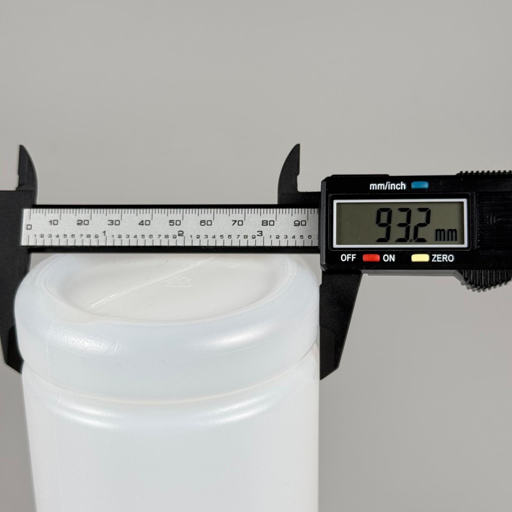 1000 CC TİNER ŞİŞESİ - BÜYÜK SİYAH BEYAZ DOZAJLI KİMYASALA DAYANIKLI TRİGER TETİK SPREYLİ - 1000 ML KİMYASALA DAYANIKLI PLASTİK ŞİŞE - 1 LT POLİETİLEN ŞİŞE - TOMBUL OTO TEMİZLİK ŞİŞESİ