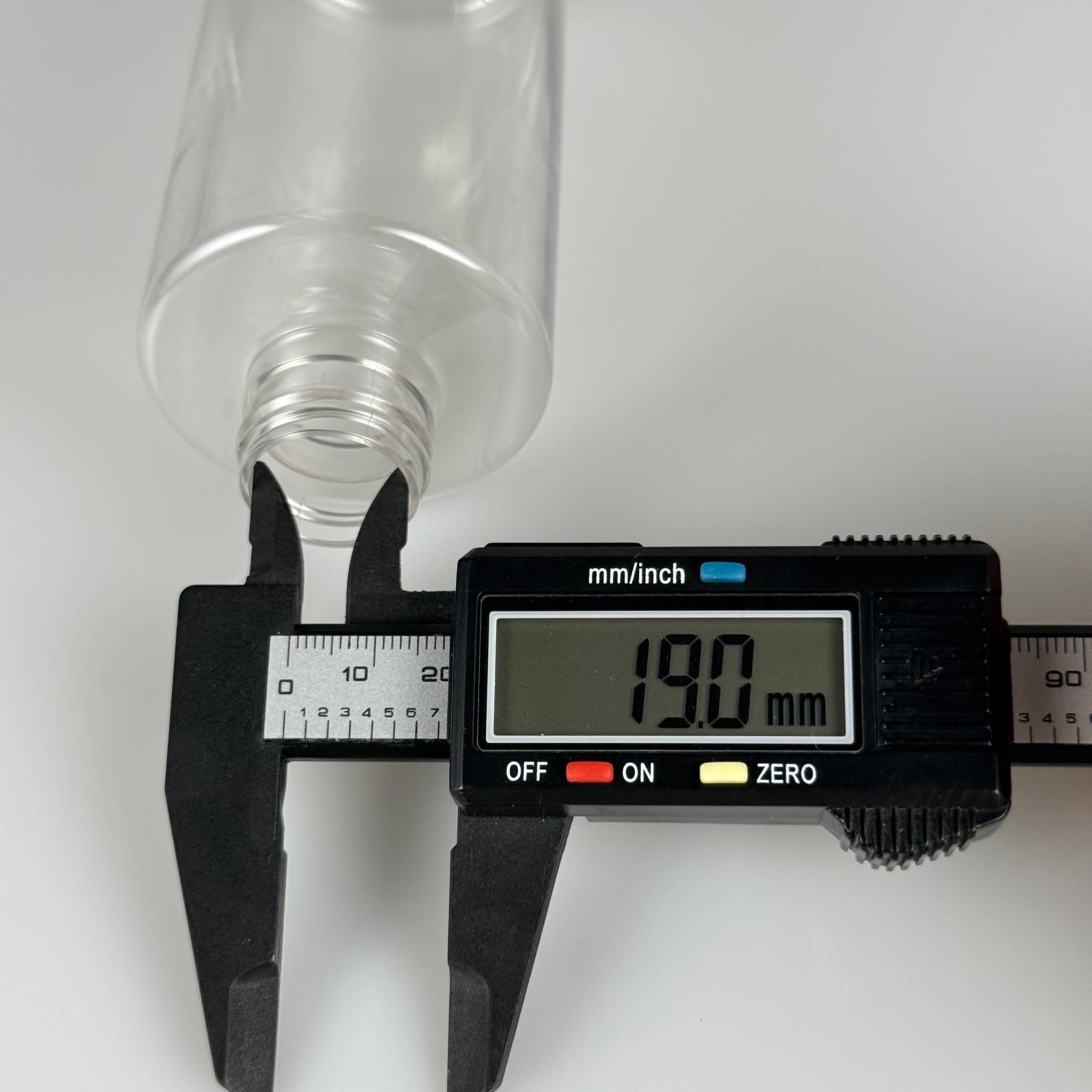 200 CC SİLİNDİR KESKİN KÜT MODEL SERT (25 GR) PET ŞİŞE - KAPAKSIZ - AĞIZ ÇAPI 24 MM - ŞEFFAF