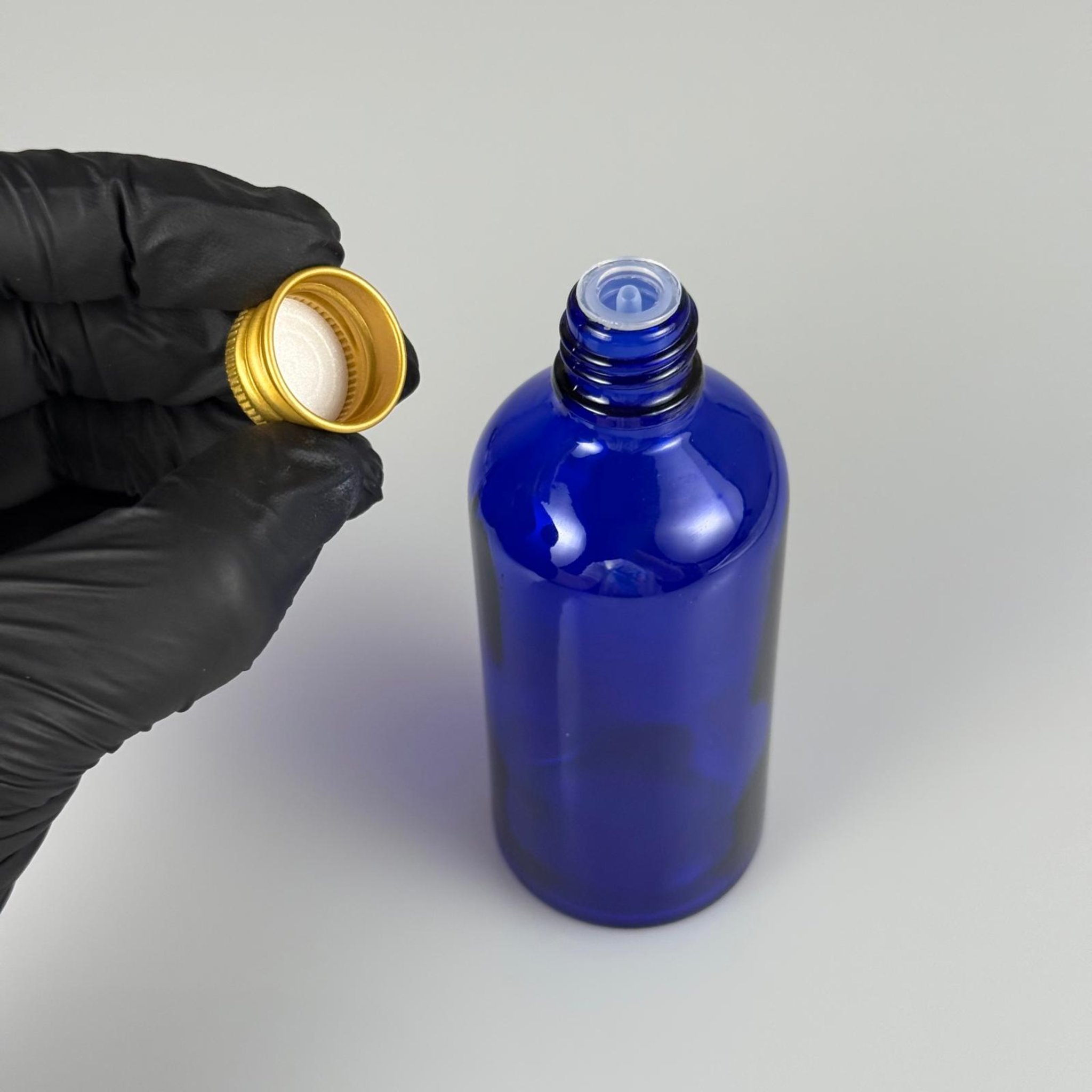 100 CC MAVİ CAM ŞİŞE + KÖPÜK CONTALI GOLD ALÜMİNYUM METAL + DAMLALIKLI KOLONYA TIPALI KAPAKLI TAKIM - 100 ML MAVİ CAM ŞİŞE