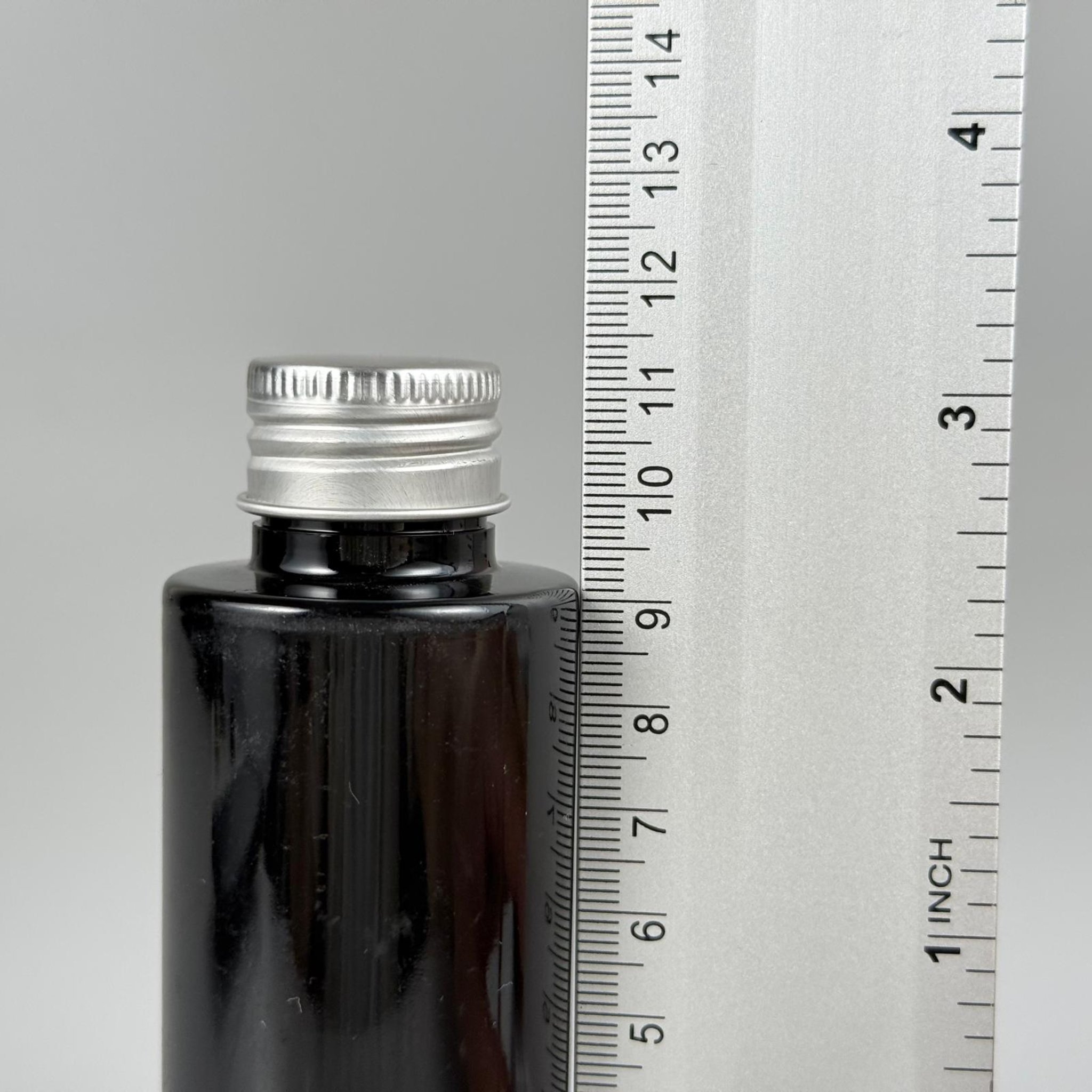 100 CC SİYAH SİLİNDİR KESKİN KÜT MODEL SERT PET ŞİŞE ( 17 GR - 24 AĞIZ ) + KÖPÜK CONTALI GÜMÜŞ METAL ALÜMİNYUM KAPAK + KOLONYA TIPALI TAKIM - 100 ML KAPAKLI SİYAH PLASTİK ŞİŞELER