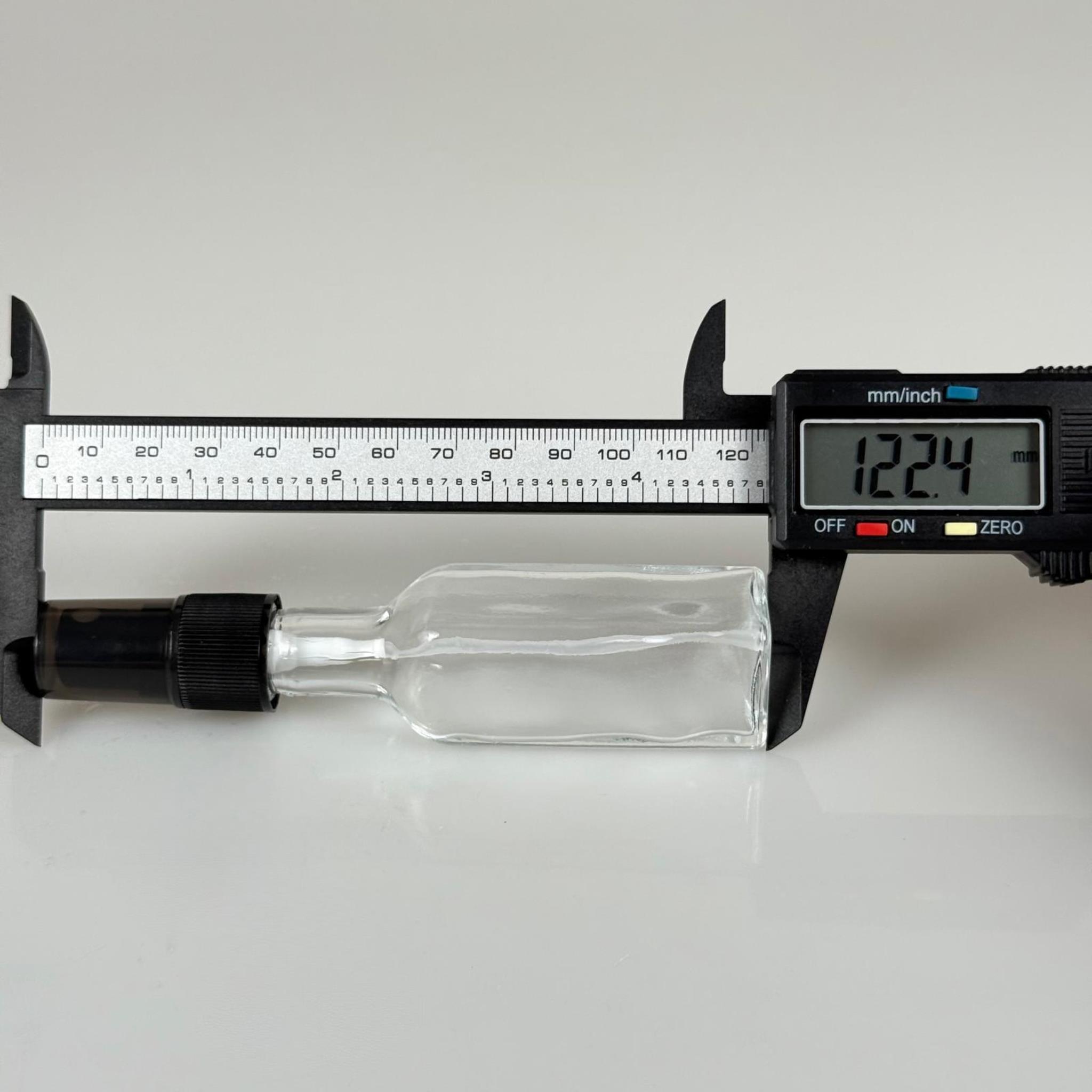 23 CC MARASKA KÖŞELİ CAM ŞİŞE - SİYAH SPREYLİ - 23 ML KARE HEDİYELİK CAM KOLONYA ŞİŞESİ - DÜĞÜN, NİŞAN, SÖZ, KINA, CENAZE, PROMOSYON İÇİN HEDİYELİK KOLONYA ŞİŞELERİ