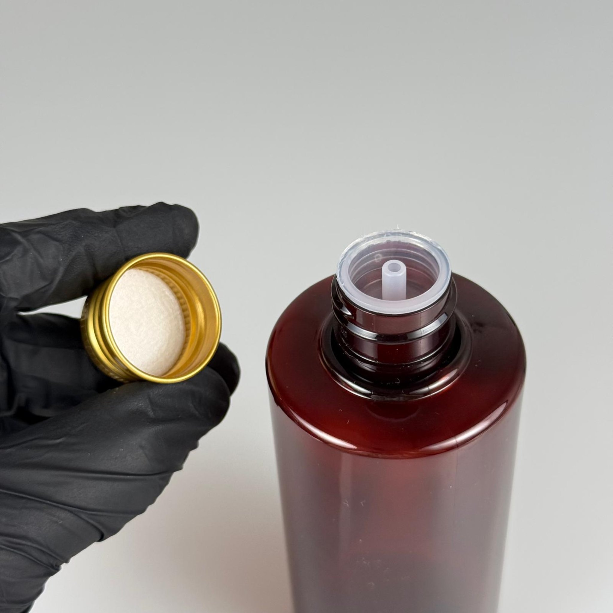 200 CC AMBER SİLİNDİR KESKİN KÜT MODEL SERT PET ŞİŞE (25 GR - 24 AĞIZ ) + KÖPÜK CONTALI GOLD METAL ALÜMİNYUM KAPAKLI + KOLONYA TIPALI TAKIM - 200 ML KAPAKLI KAHVERENGİ PET ŞİŞELER