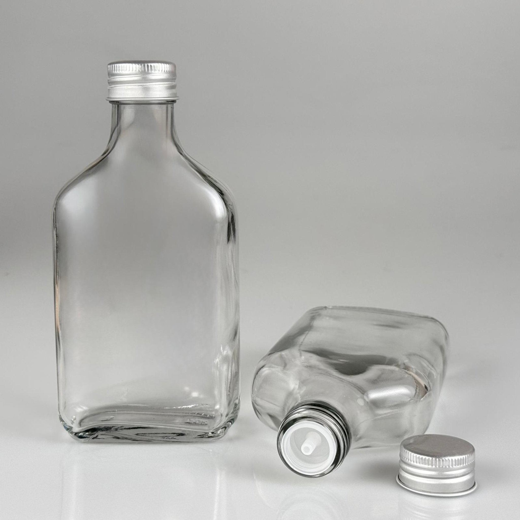 200 CC YASSI LÜX KOLONYA CAM ŞİŞE - GÜMÜŞ METAL ALÜMİNYUM KAPAKLI + KOLONYA TIPALI - 200 ML LÜKS METAL KAPAKLI CAM KOLONYA ŞİŞESİ