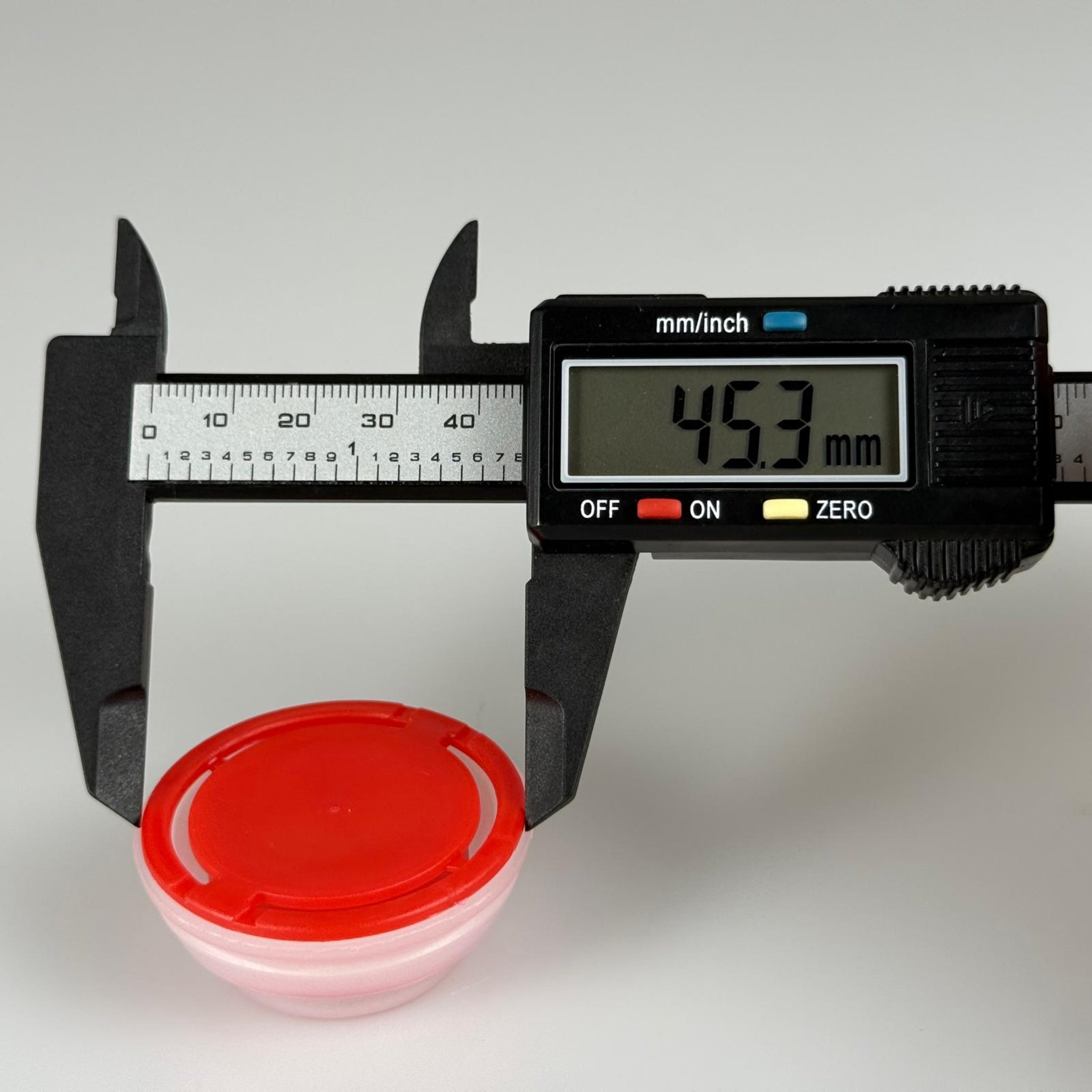 42 MM P2 K NATÜREL KIRMIZI BERİCAP (YAĞ TENEKE İÇİN) - TENEKE İÇİN PLASTİK KAPAK - YEDEK YAĞ TENEKE KAPAĞI - Çakma Metal TENEKE Kapağı