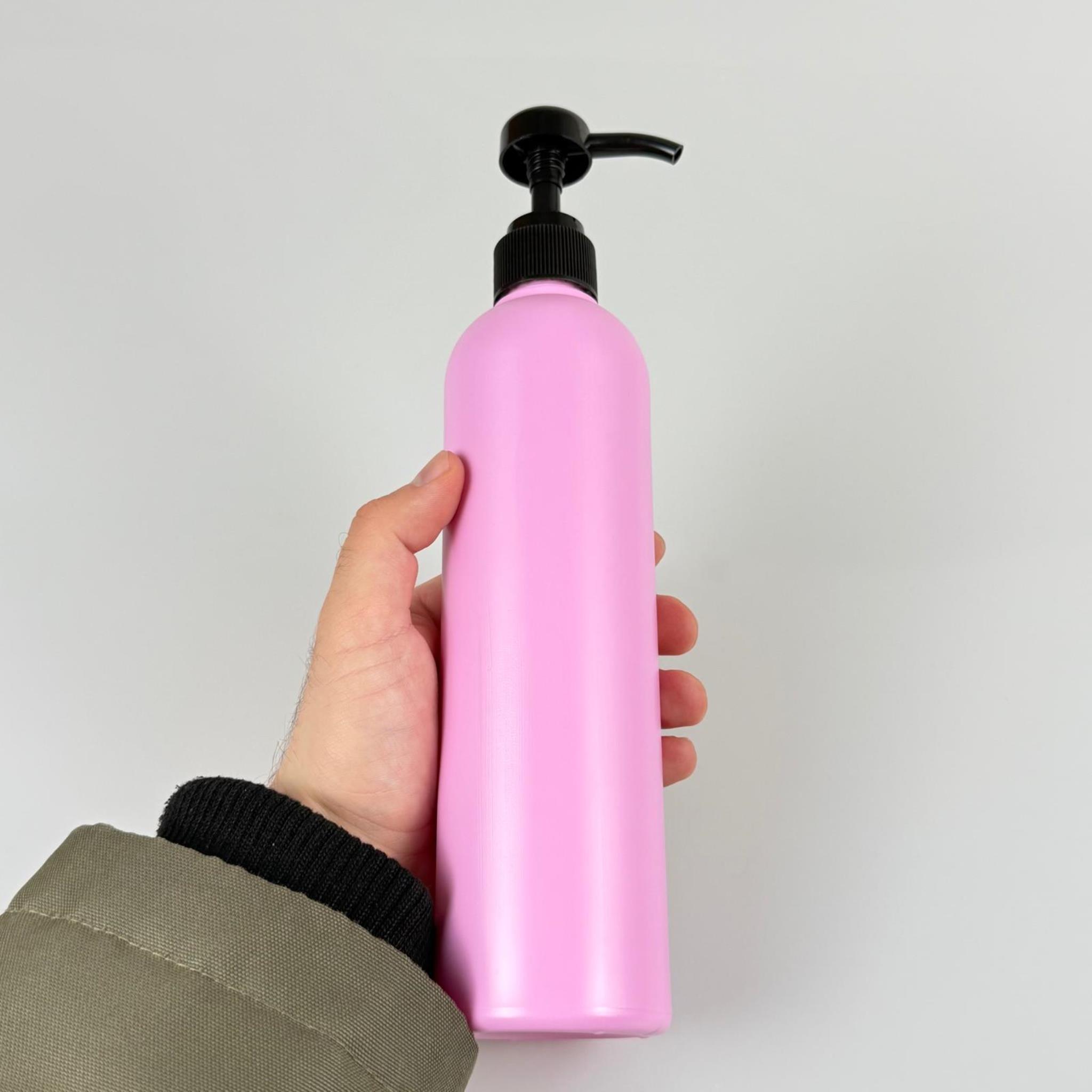 500 CC POLİETİLEN PEMBE MODEL ŞİŞE - SİYAH DOZAJ POMPALI (HER BASMADA 4 CC SIVI ATAR)  - 0,5 LT POMPALI ŞİŞE - ŞURUP, ŞAMPUAN, KREM GİBİ YOĞUN KIVAMLI SIVILARDA KULLANILIR