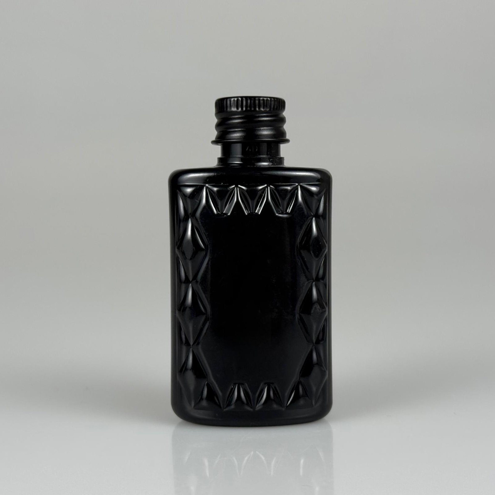 50 CC KÖŞELİ BEYAZ PET ŞİŞE + KÖPÜK CONTALI SİYAH ALÜMİNYUM METAL KAPAKLI TAKIM - 50 ML PET ŞİŞE